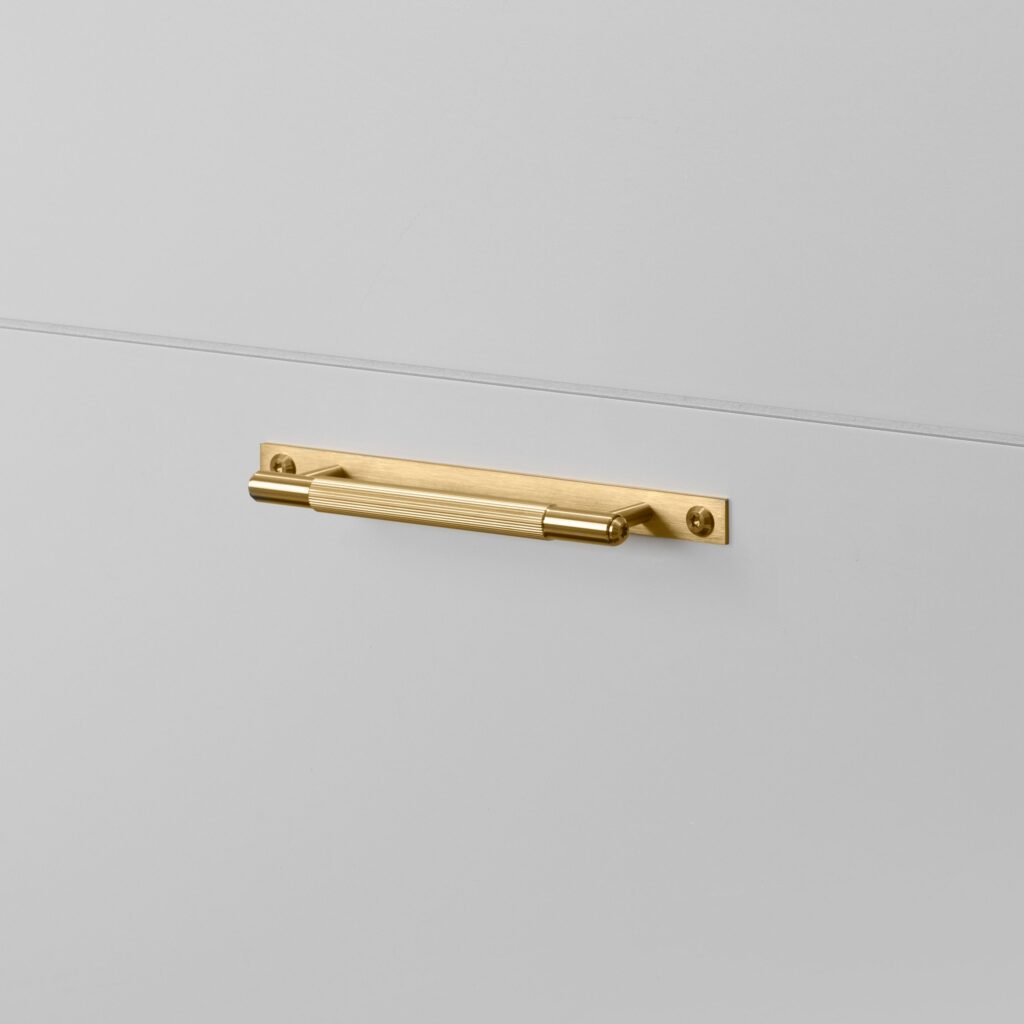 Poignée de porte/poignée de tiroir linéaire avec plaque arrière