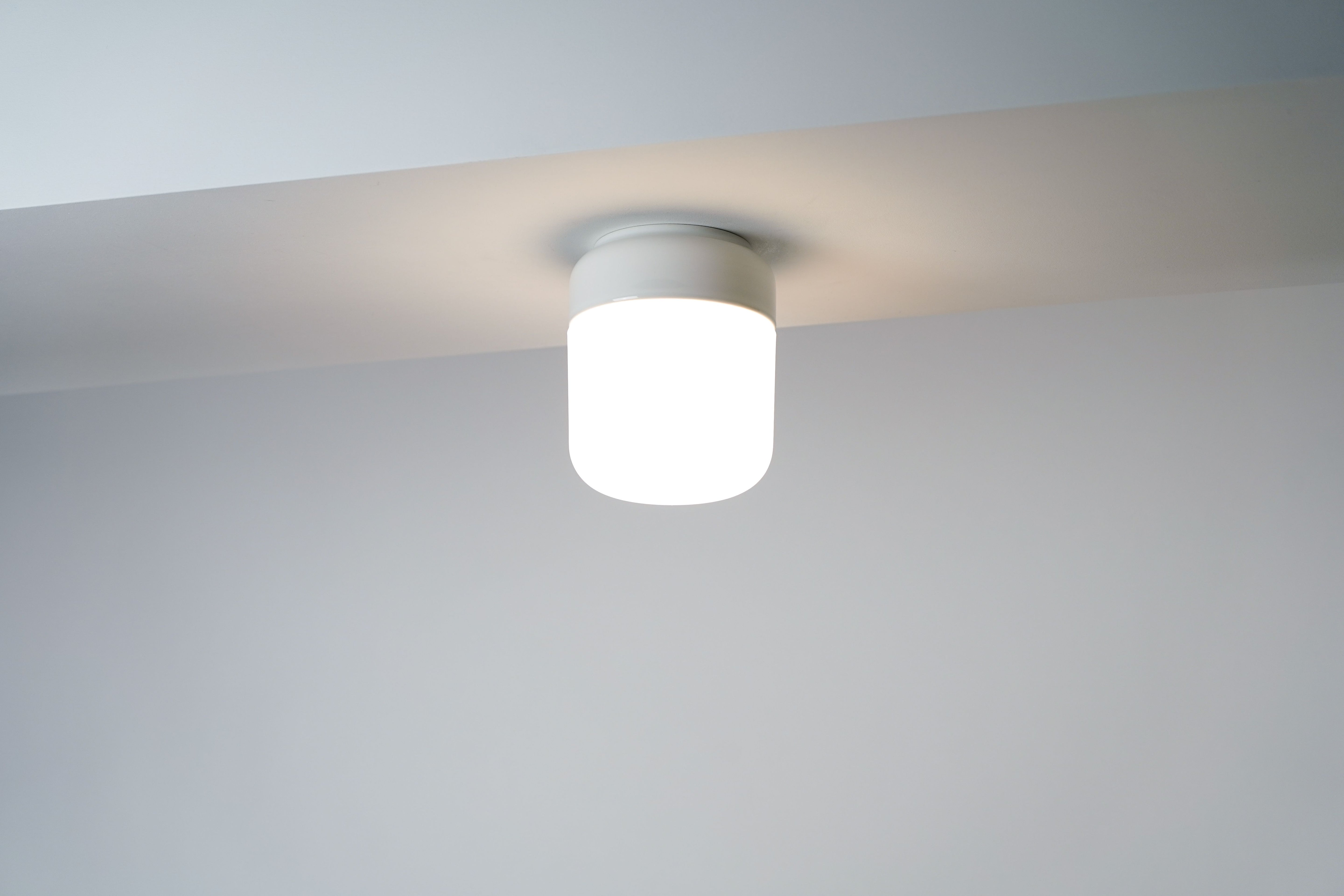 Ohm 140/170 Wand-/Deckenleuchte weiss | Ifö Electric