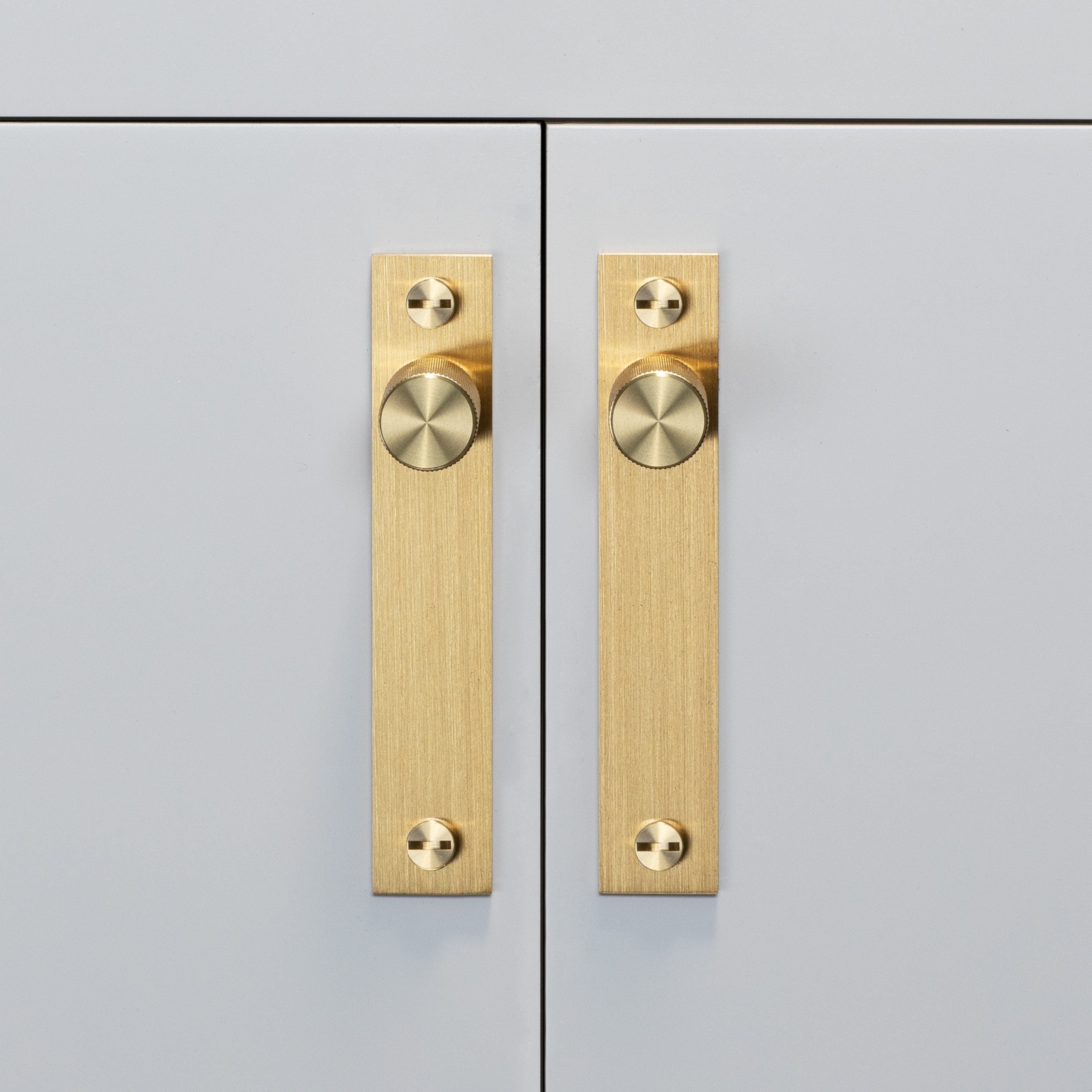 Türknopf Cross mit Platte 2er-Set Messing