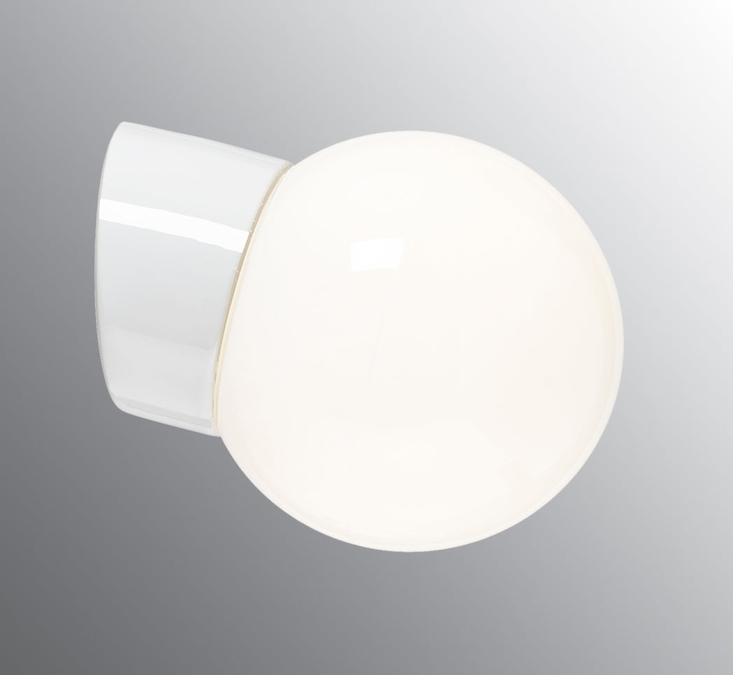 Classic Globe 150 IP20 LED 3000K weiss glänzend opal abgewinkelt | Ifö Electric