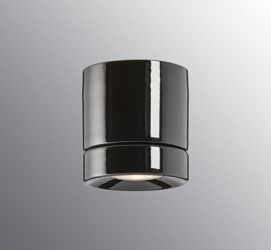 Deckenleuchte Light On Downlight IP23 schwarz | Ifö Electric vor grauem Hintergrund