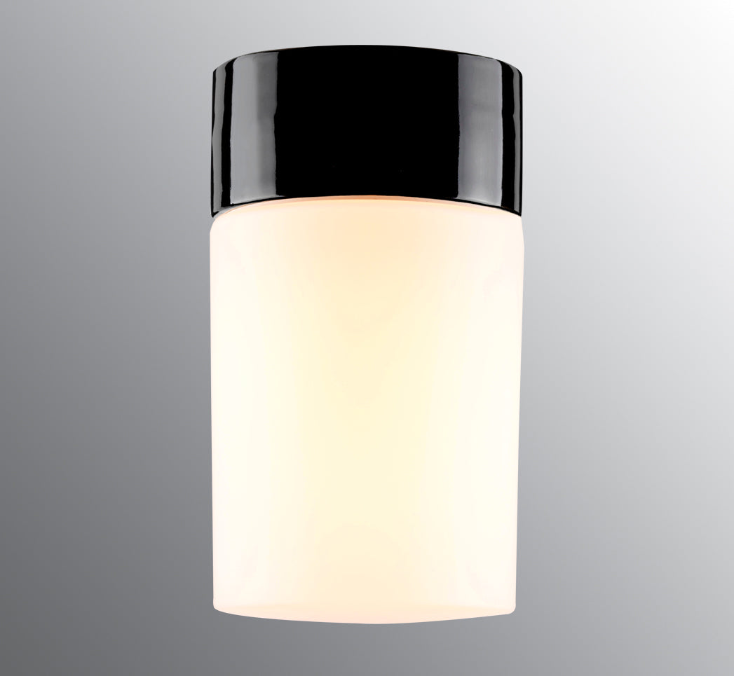 Opus 120/200 Porzellan Wand-/Deckenleuchte E27 schwarz matt opal vor grauem Hintergrund | Ifö Electric