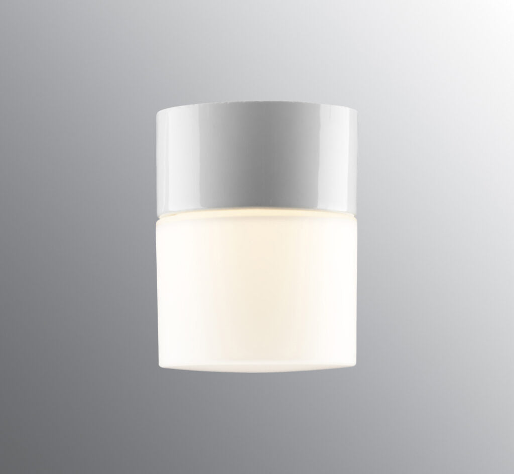 Opus 100/125 Led Porzellan Wand-/Deckenleuchte 2700K weiss matt opal vor grauem Hintergrund| Ifö Electric