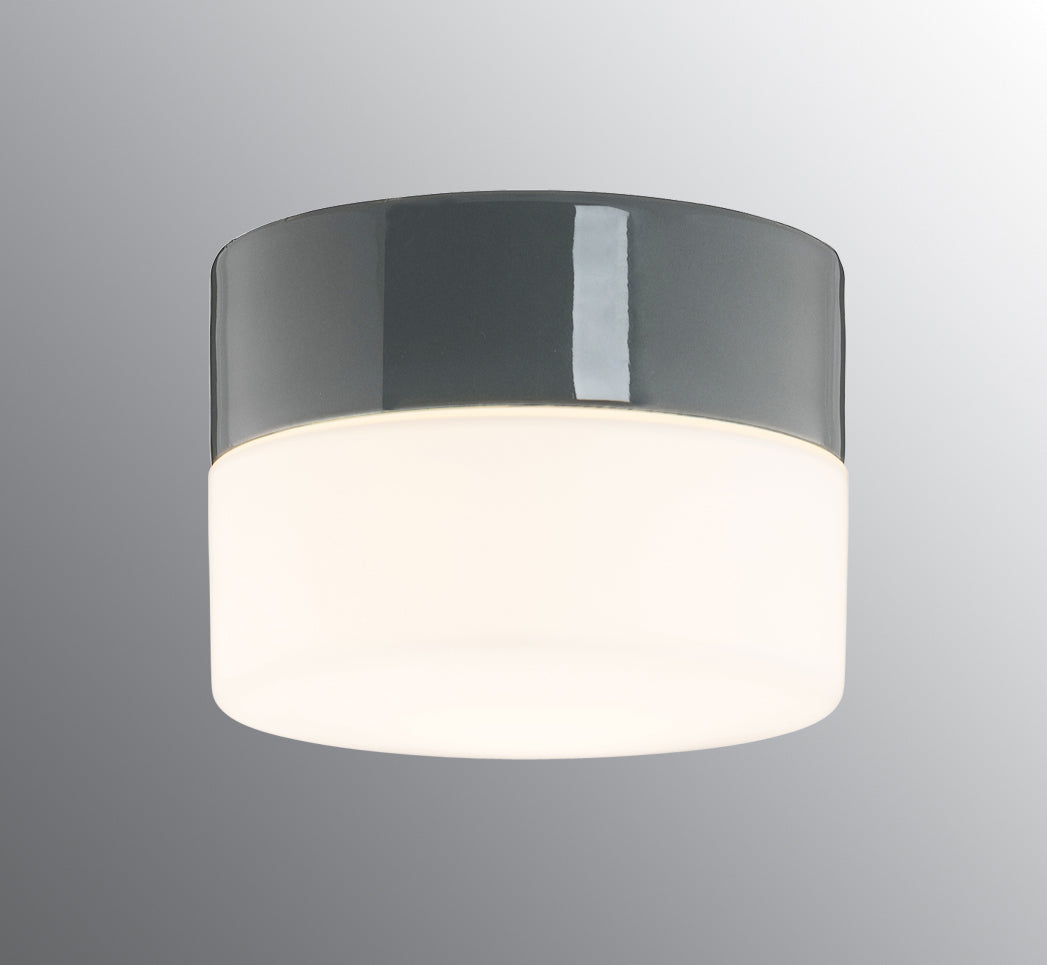 Opus 140/100 Led Porzellan Wand-/Deckenleuchte 3000K grau matt opal vor grauem Hintergrund| Ifö Electric