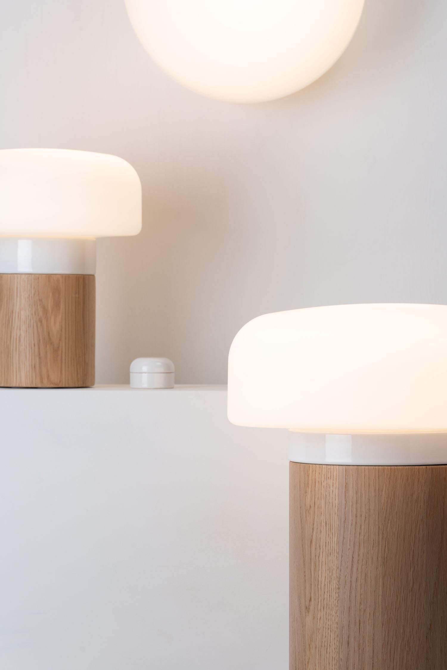 Detailfoto Solenne Sideboard 250/315 LED Casambi 3000K weiss | Ifö Electric im Vergleich zur Solenne Floor Stehleuchte 360/505