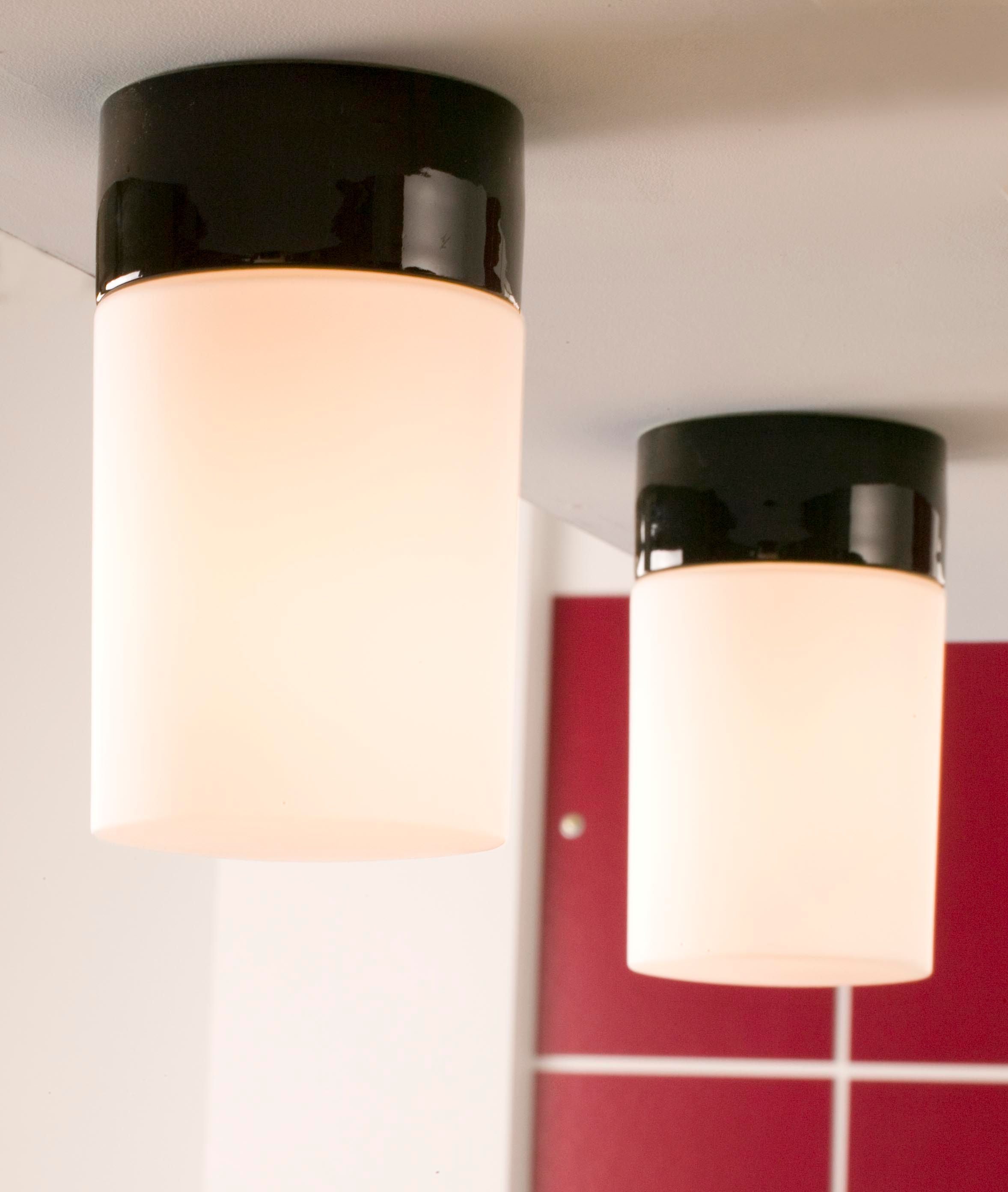 Nahaufnahme Opus 100/175 Porzellan Wand-/Deckenleuchte E27 matt opal hängend von Decke | Ifö Electric
