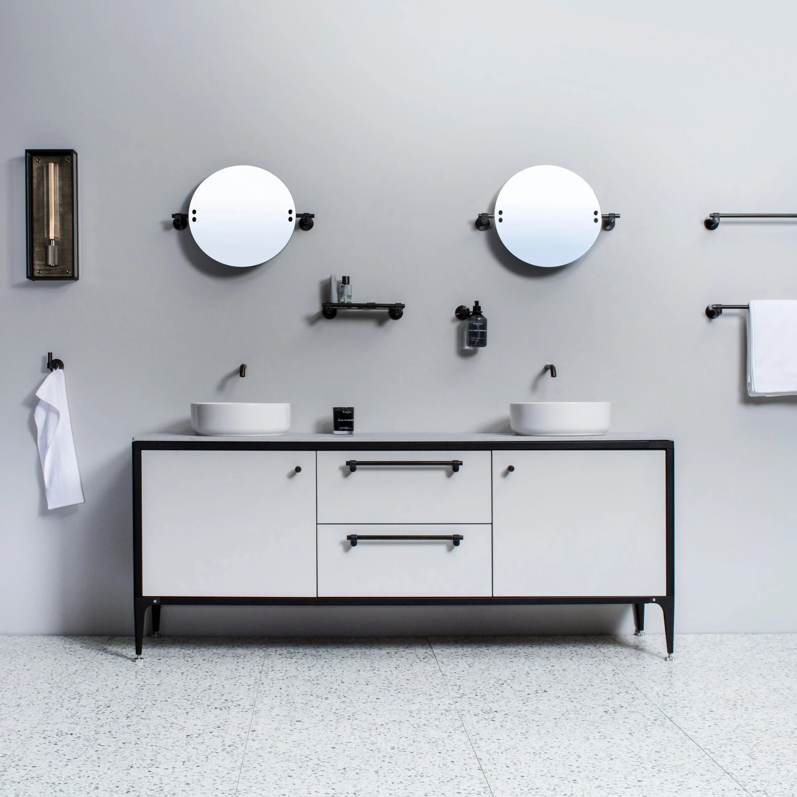 Spiegel «Cast» | Buster & Punch Ambient Badezimmer