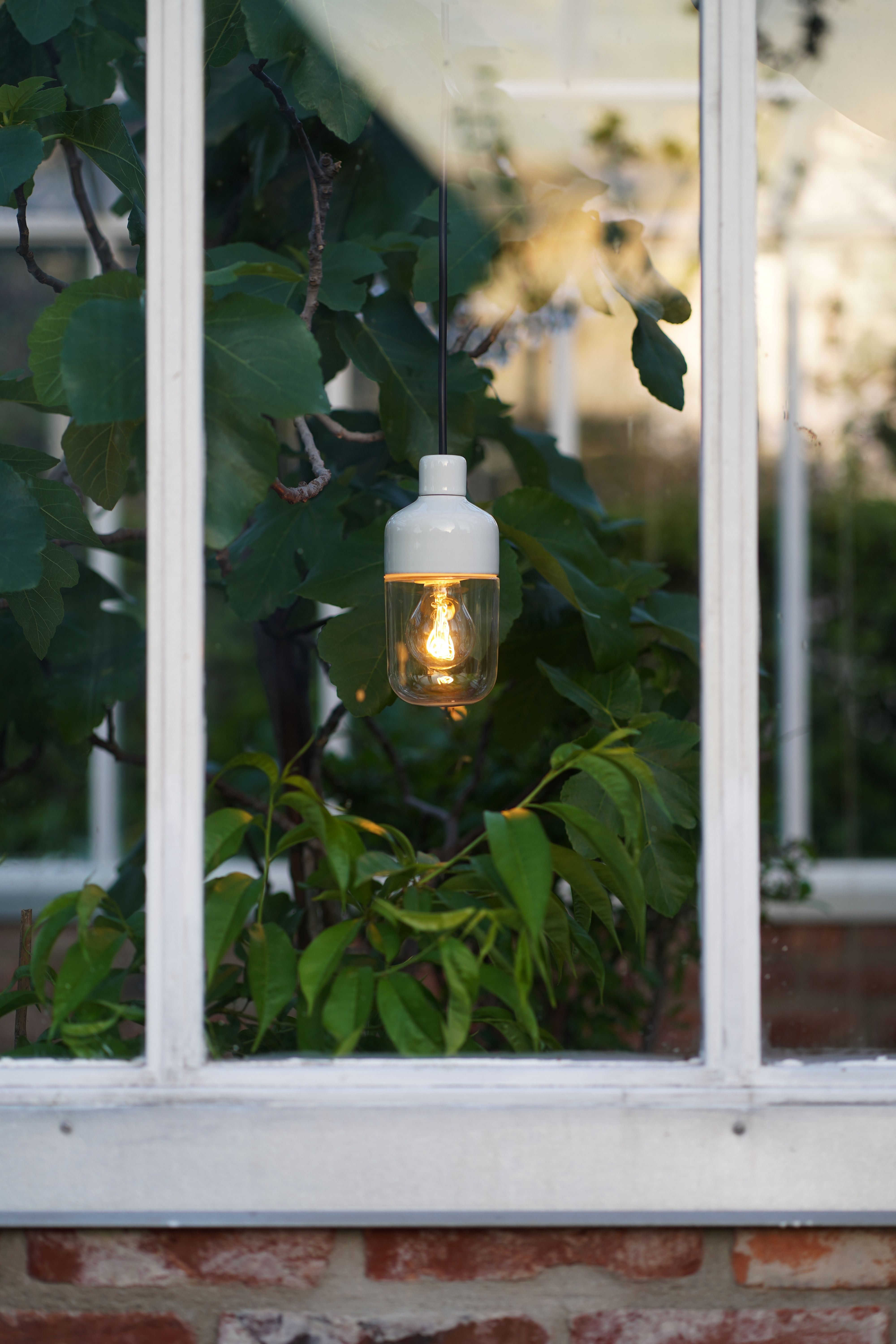 Suspension Ohm en porcelaine pour extérieur | Ifö Électrique