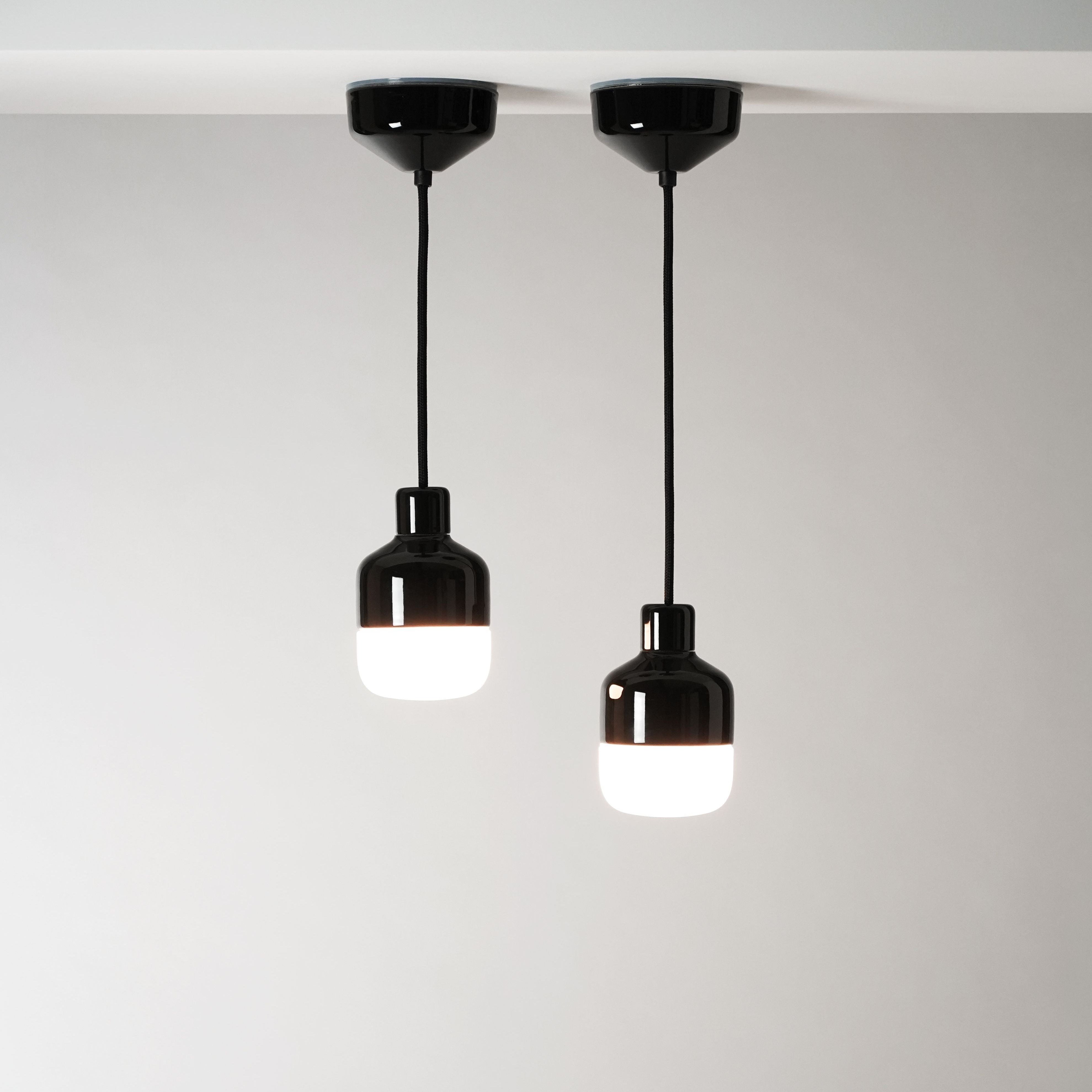Ohm 100/155 Pendelleuchte schwarz matt opal | Ifö Electric