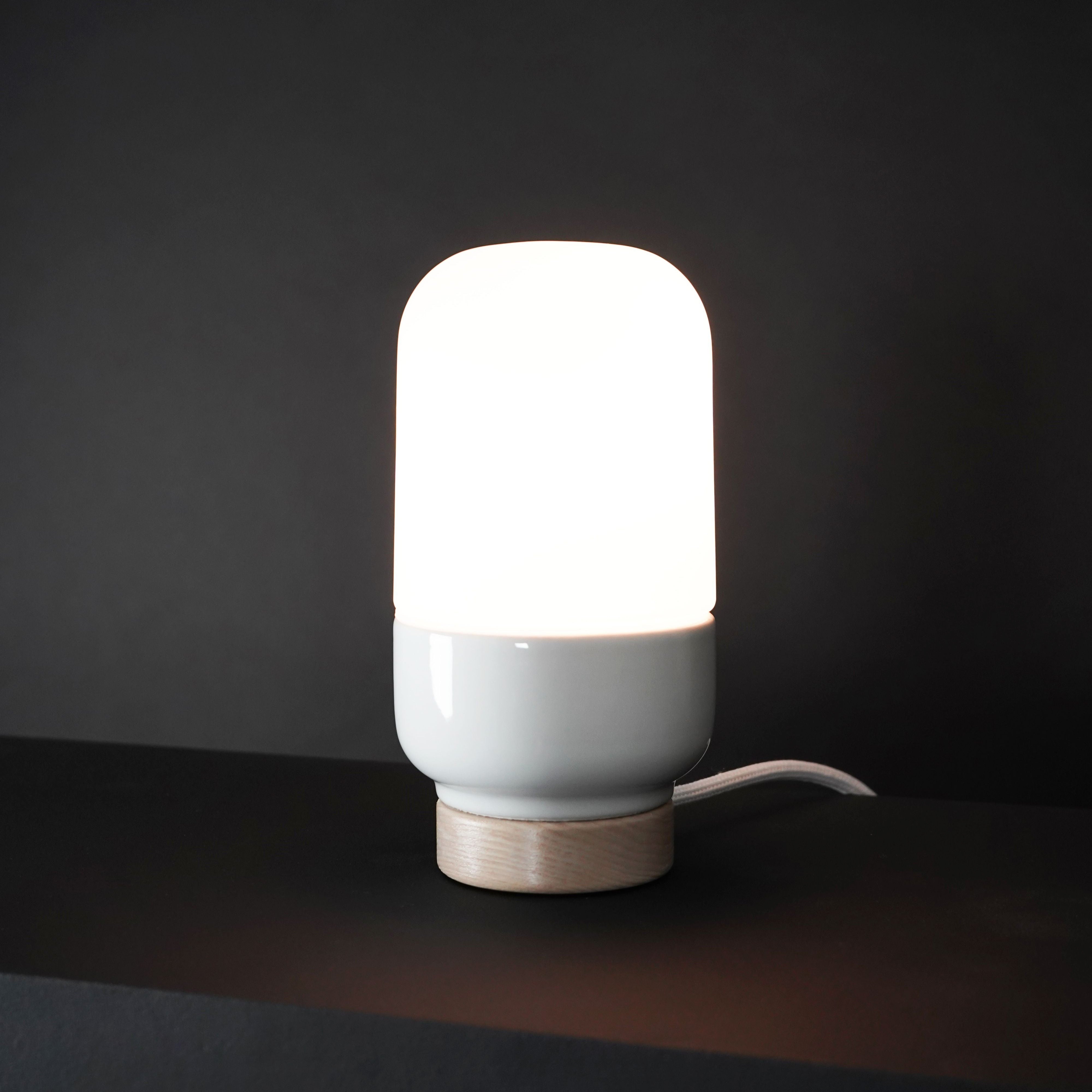 Lampe de table en porcelaine Ohm Table 100/190 opale mate IP20 | Ifö Électrique