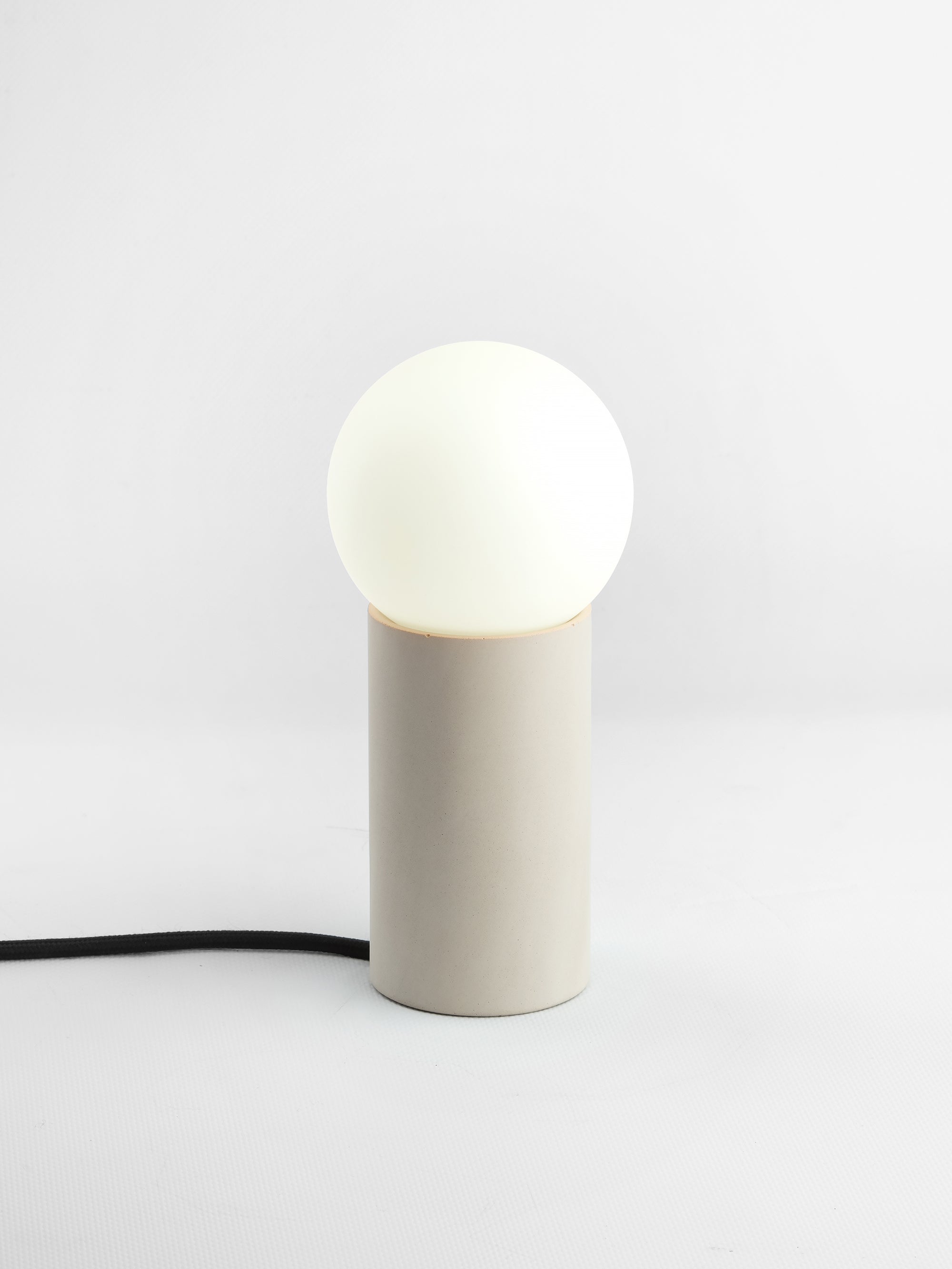 Léna | Lampe de table en béton E27