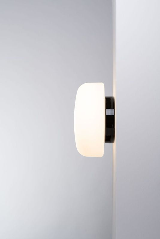 Solenne 320/170 Led DALI Wand-/ Deckenleuchte 3000K schwarz matt opal | Ifö Electric an Wand montiert