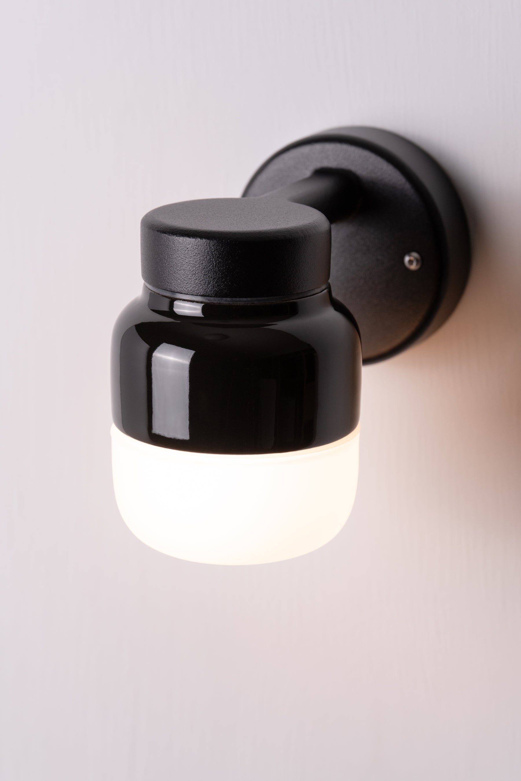 Ohm wall light 100/150 Ø84.5mm IP44 | Ifö Electric
