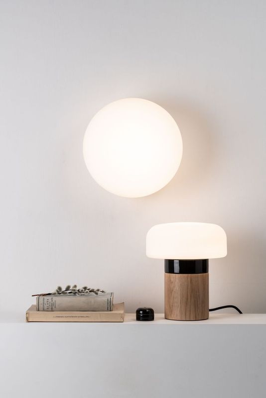 Solenne Sideboard 250/315 LED Casambi 3000K schwarz | Ifö Electric vor Wand