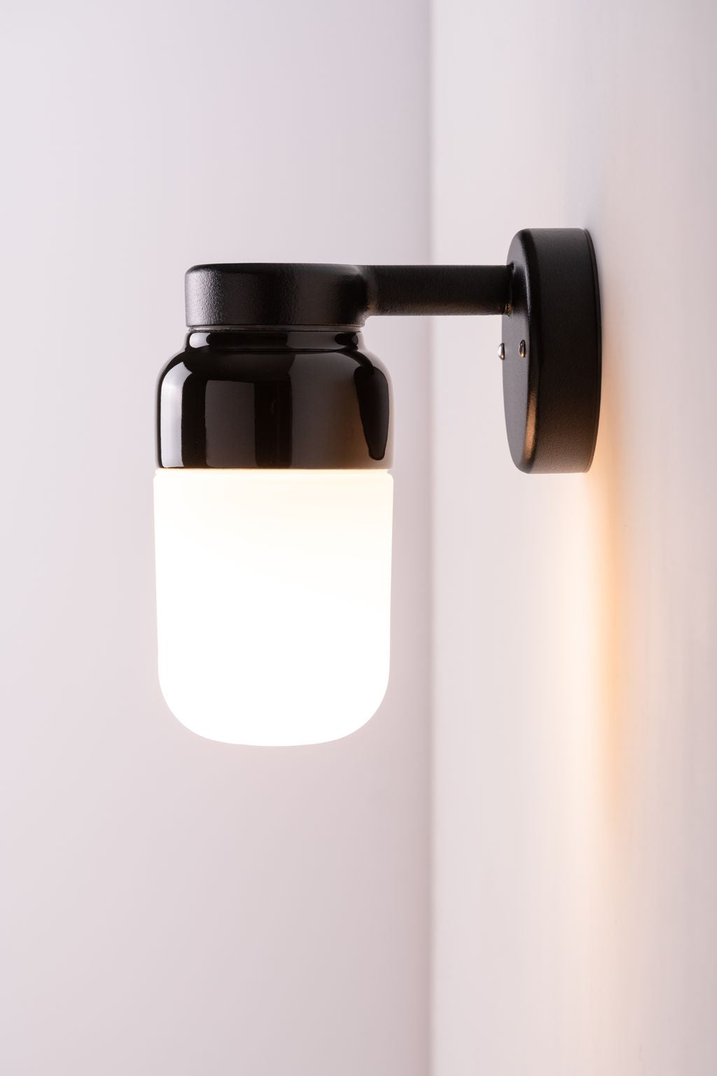 Ohm Wandleuchte 100/210 Ø84.5mm IP44 | Ifö Electric