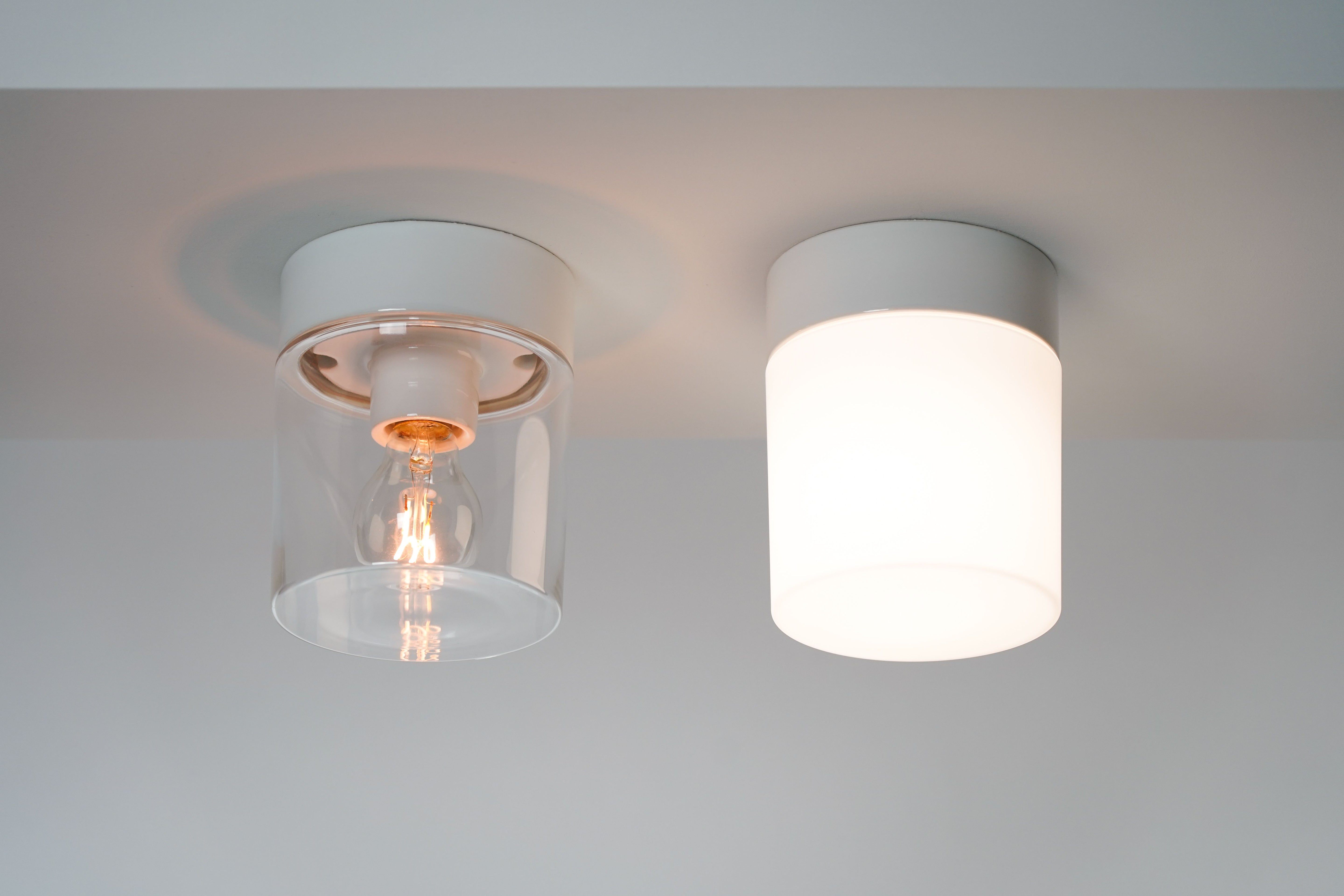 Opus 140/170 Led Porzellan Wand-/Deckenleuchte 3000K weiss matt opal und klar an Decke montiert | Ifö Electric