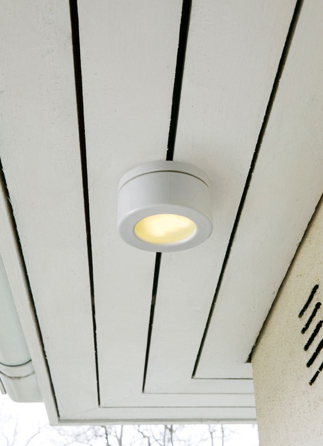 Cool high Wand-/ Deckenleuchte – Porzellanleuchte GX53 IP44 weiss | Ifö Electric an Decke aussen montiert