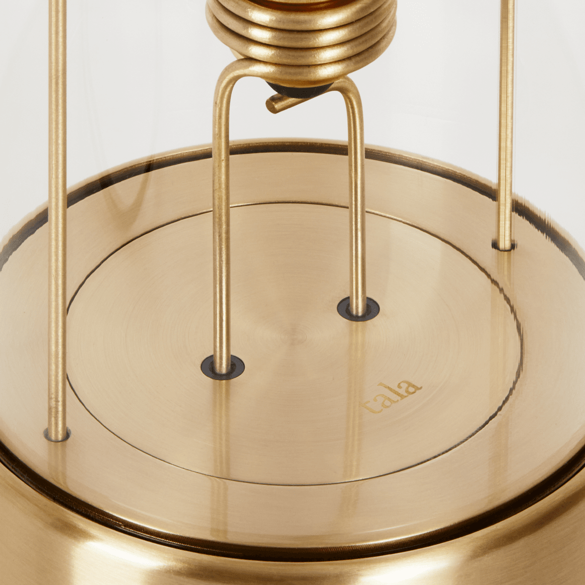 The Muse Akkulaterne 2.0 Solid Brass | Tala
