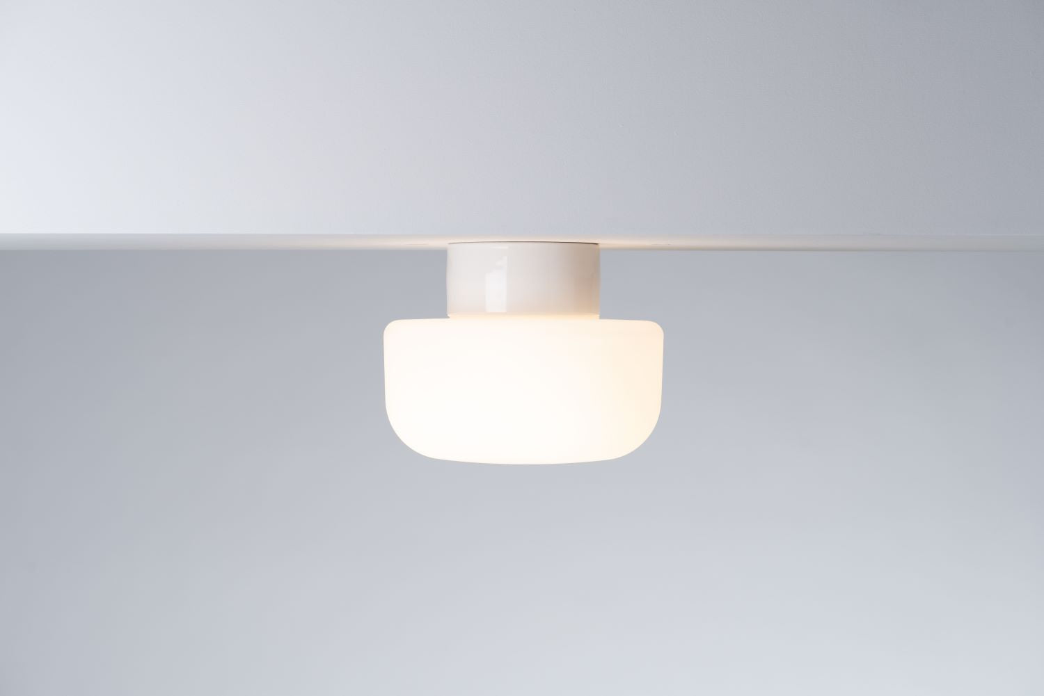 Solenne 210/165 Led Wand-/ Deckenleuchte 3000K weiss | Ifö Electric an Decke montiert
