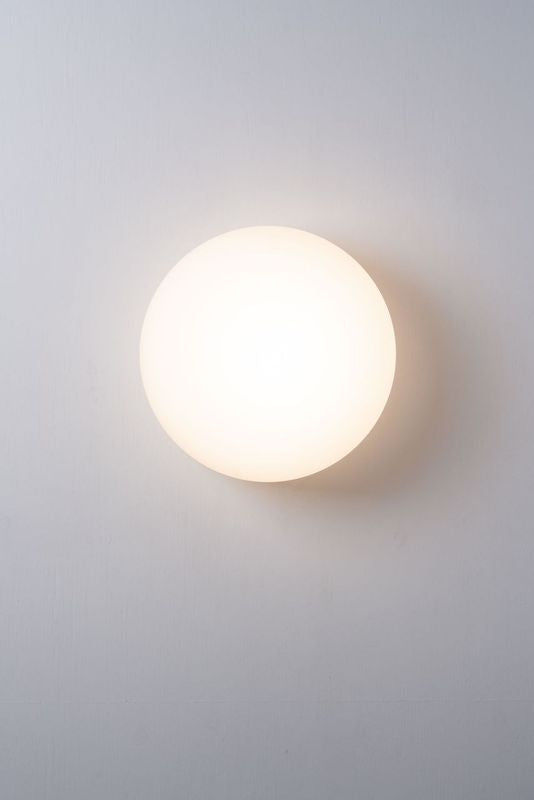 Solenne 320/170 Led Wand-/ Deckenleuchte 3000K weiss | Ifö Electric an Wand montiert