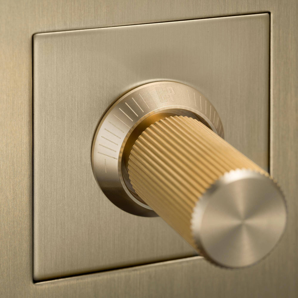 1G Wanddimmer 250W Led Linear Brass