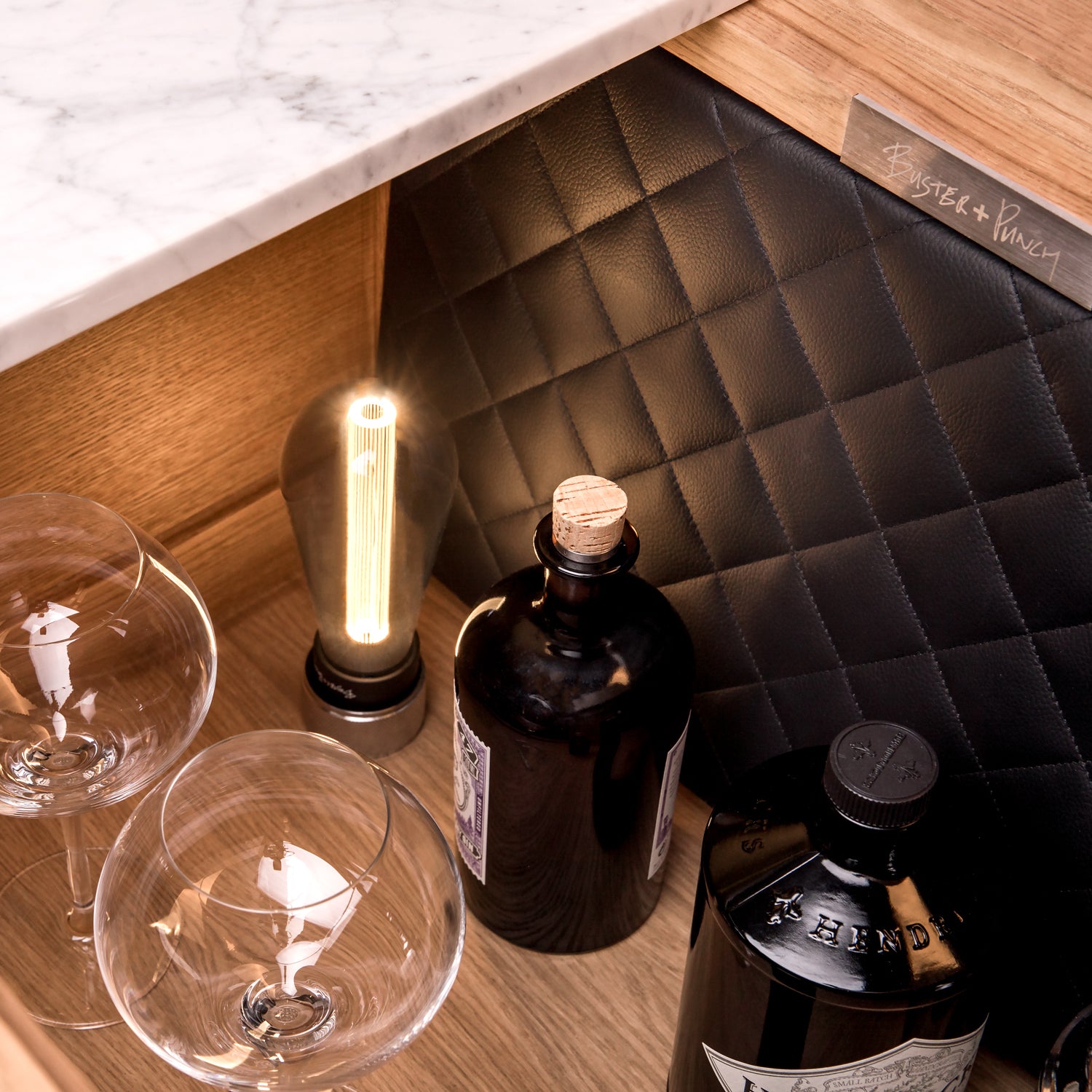 Detail Leder The Popstar Gin- und Cocktail Bar Eiche | Buster & Punch