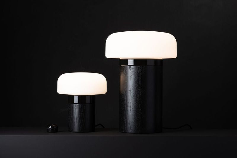 Solenne Sideboard 250/315 LED Casambi 3000K schwarz/schwarz | Ifö Electric im Vergleich zur Solenne Floor Stehleuchte 360/505