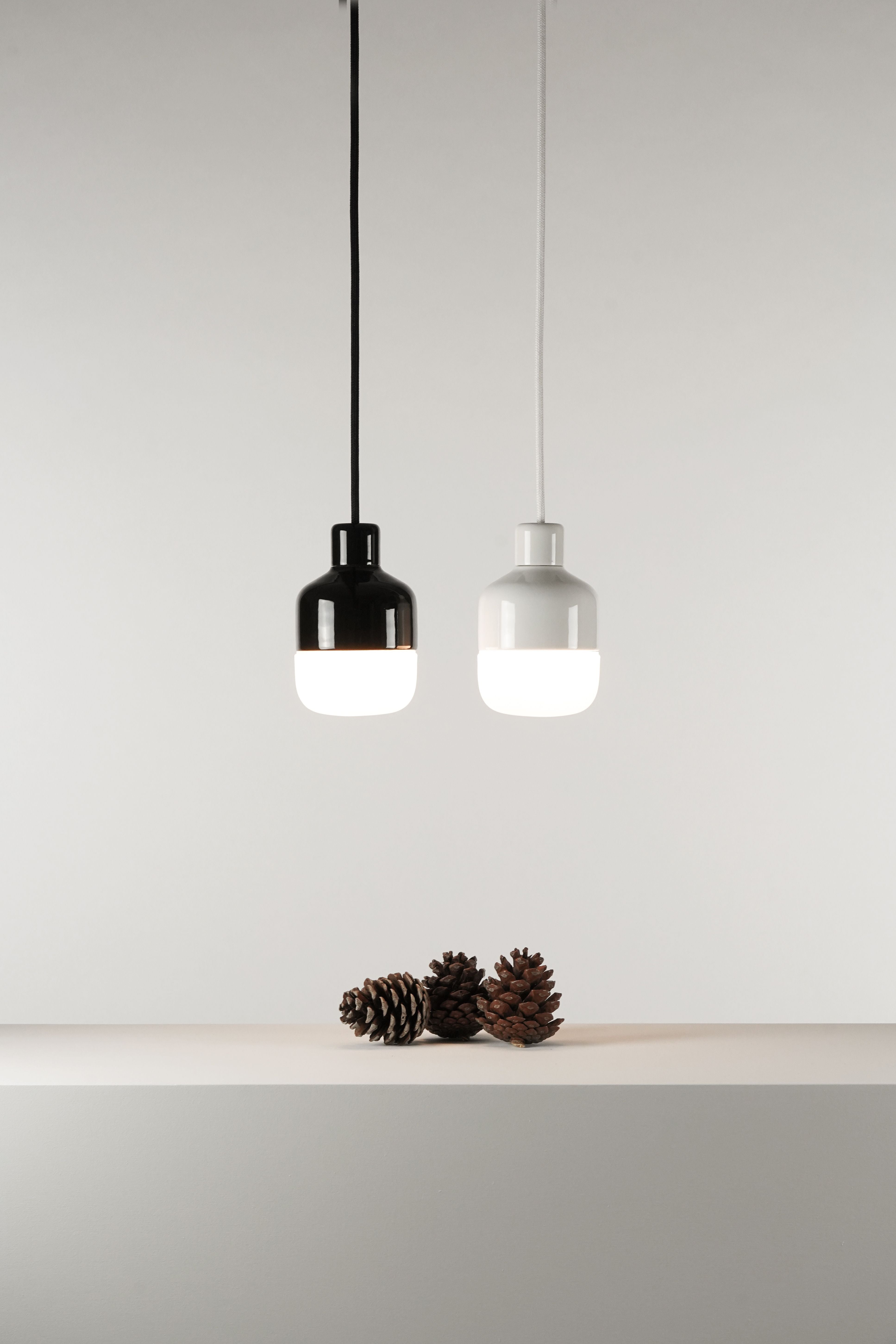 Suspension Ohm 100/155 LED 3000K opale mate IP44 | Ifö Électrique