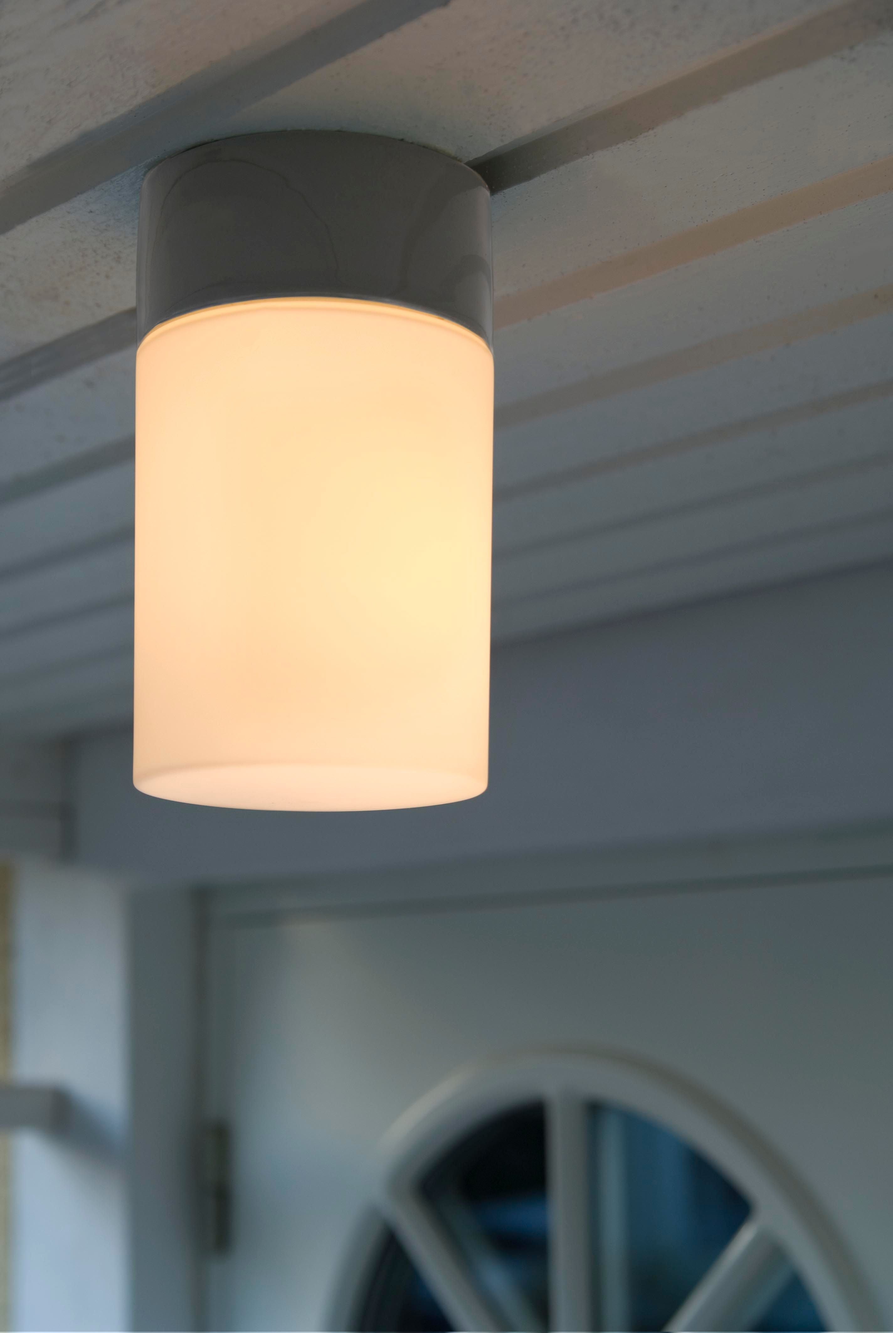 Opus 100/175 Led Porzellan Wand-/Deckenleuchte 3000K grau matt opal an Verandadecke| Ifö Electric