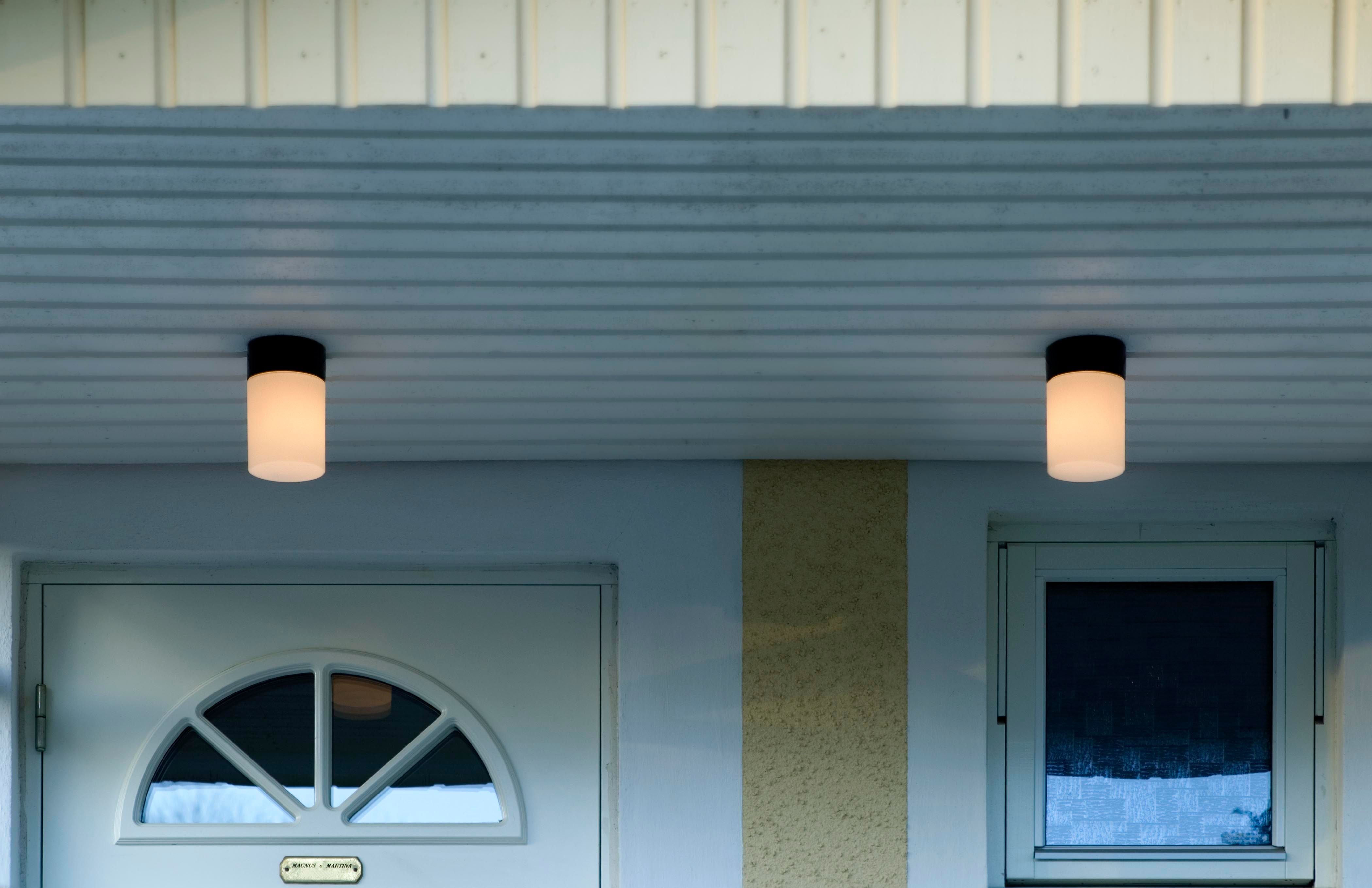 Zwei Opus 100/175 Led Porzellan Wand-/Deckenleuchte 3000K schwarz matt opal über Hauseingang | Ifö Electric
