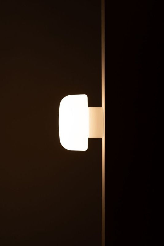 Solenne 210/165 Wand-/Deckenleuchte E27 weiss matt opal | Ifö Electric an Wand montiert