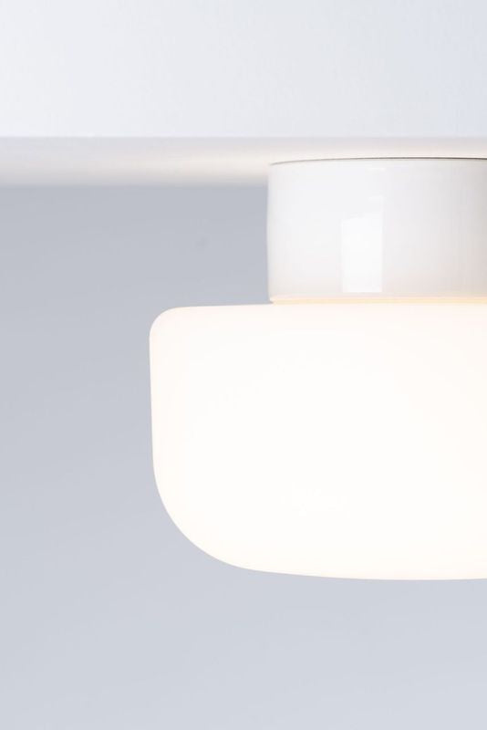 Detailaufnahme Solenne 210/165 Wand-/Deckenleuchte E27 IP54 weiss matt opal | Ifö Electric
