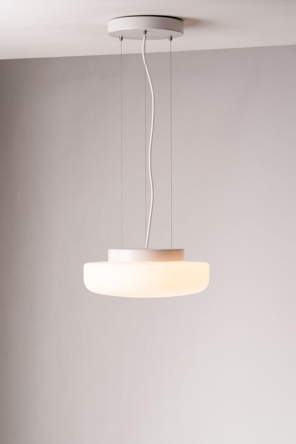 Solenne Pendant 360/140 Porzellan Pendelleuchte Led 3000K IP20 weiss | Ifö Electric an Decke montiert