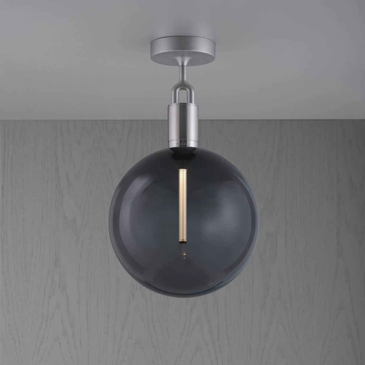 Buster + Punch Forked Deckenleuchte Gross in Stahl mit Rauchglas-Glocke