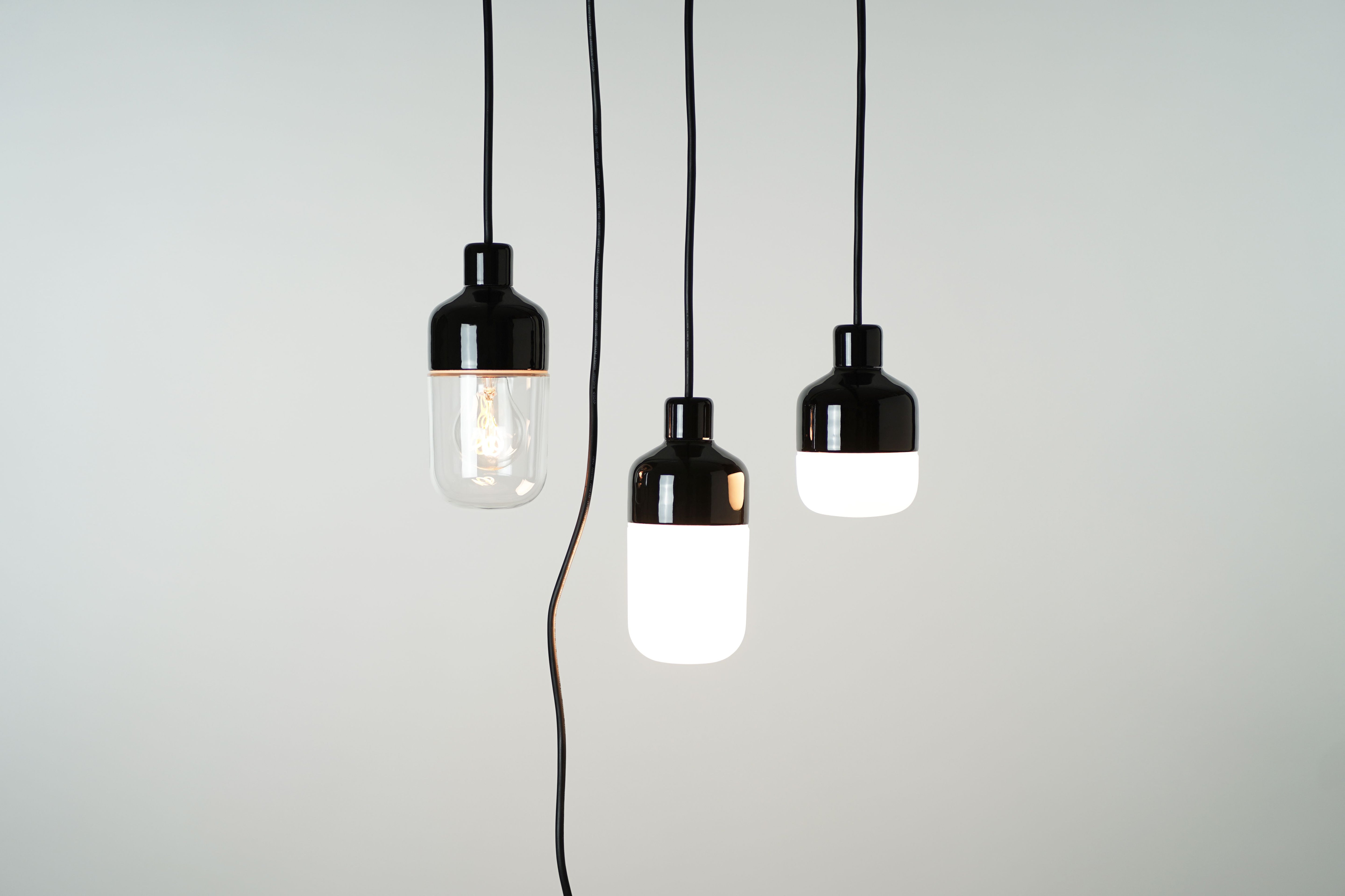 Ohm Pendelleuchte Porzellan 100/215 Outdoor schwarz matt opal | Ifö Electric