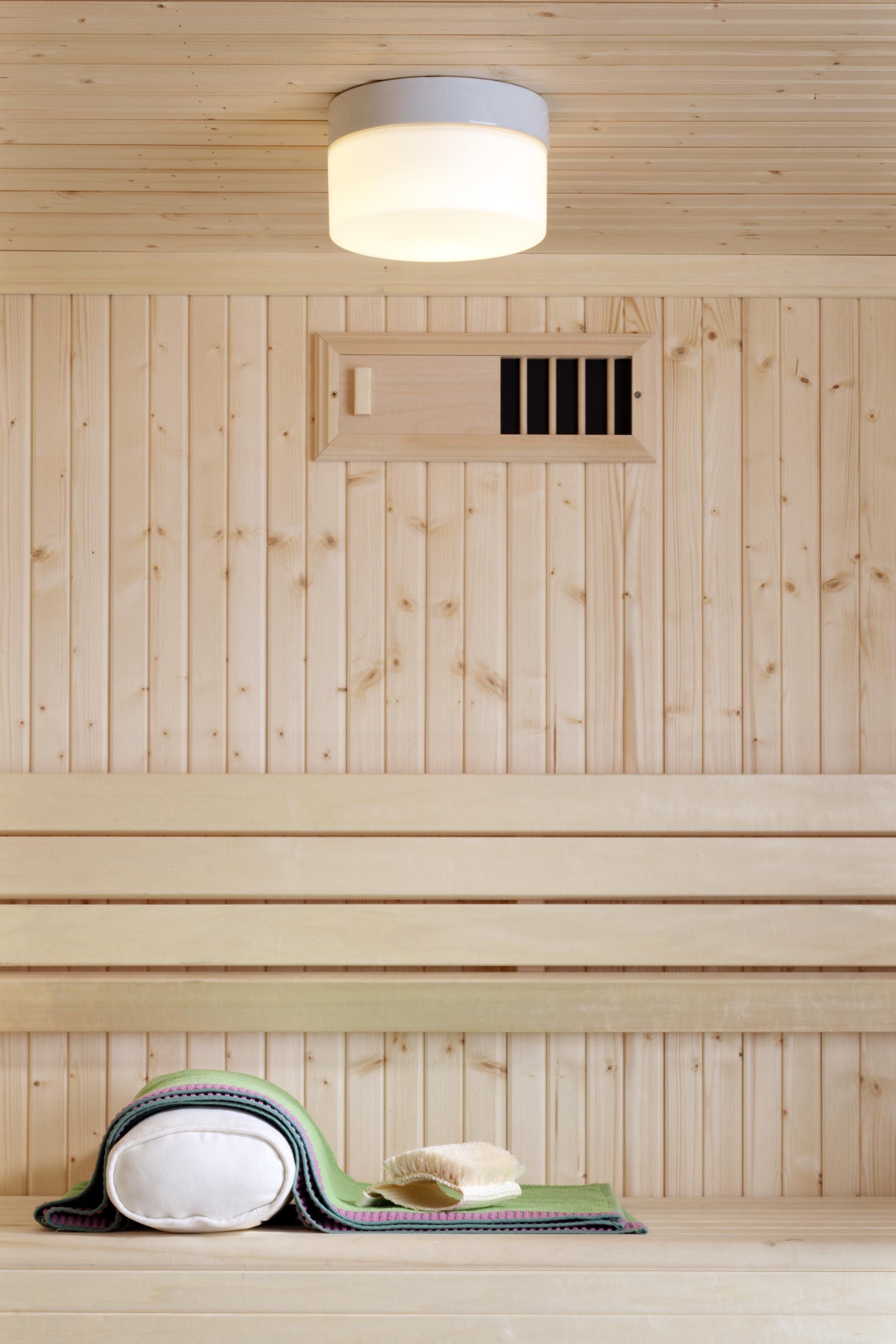 Opus 200/140 Sauna E27 Wand-/Deckenleuchte matt opal Ø 185.5 – Porzellanleuchte IP44 weiss | Ifö Electric an Saunadecke montiert
