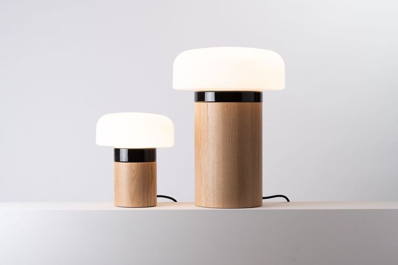 Solenne Sideboard 250/315 LED Casambi 3000K schwarz | Ifö Electric im Vergleich zur Solenne Floor Stehleuchte 360/505