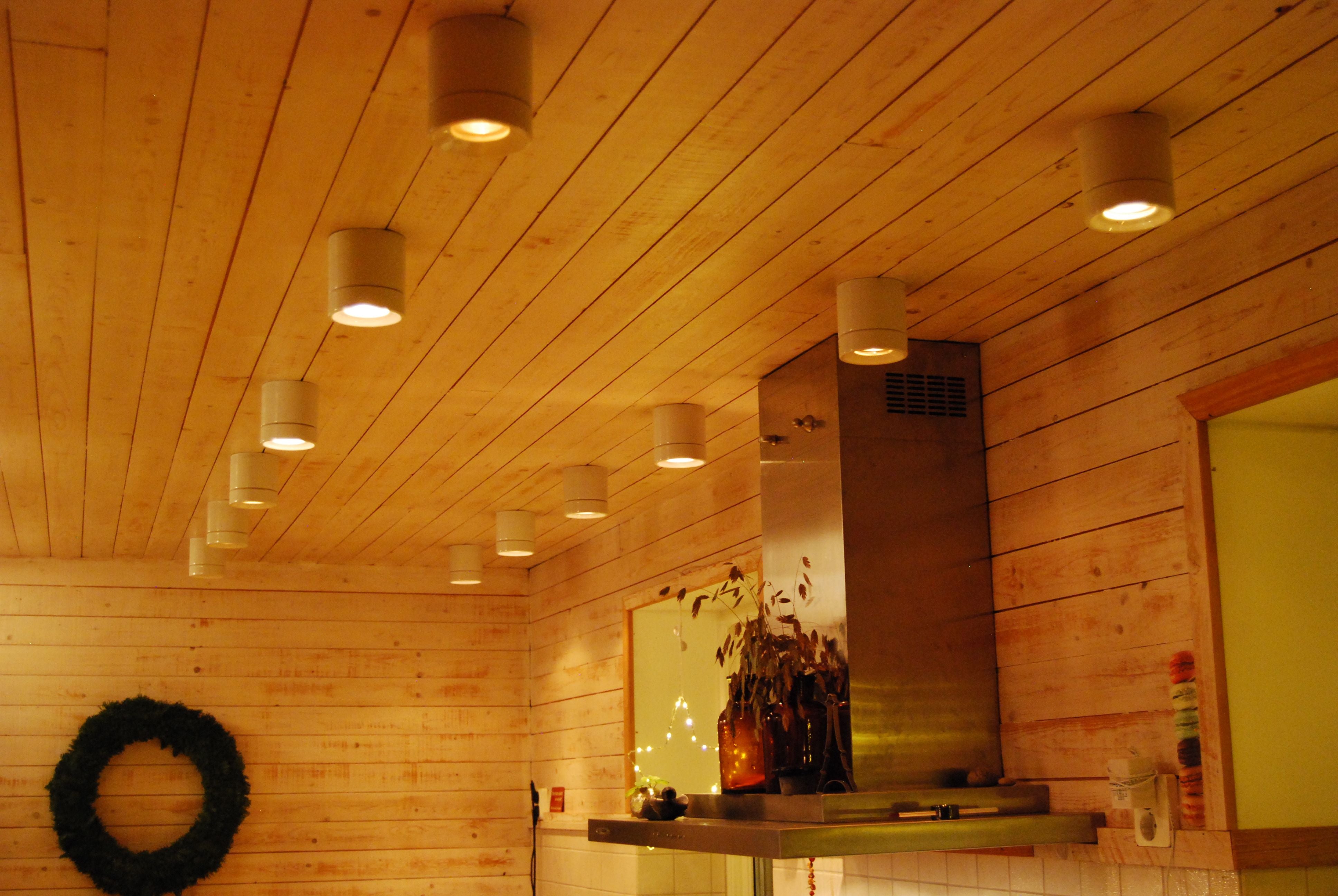 Deckenlampe Light On Downlight IP44, GU10 | Ifö Electric in Reihen an Decke montiert
