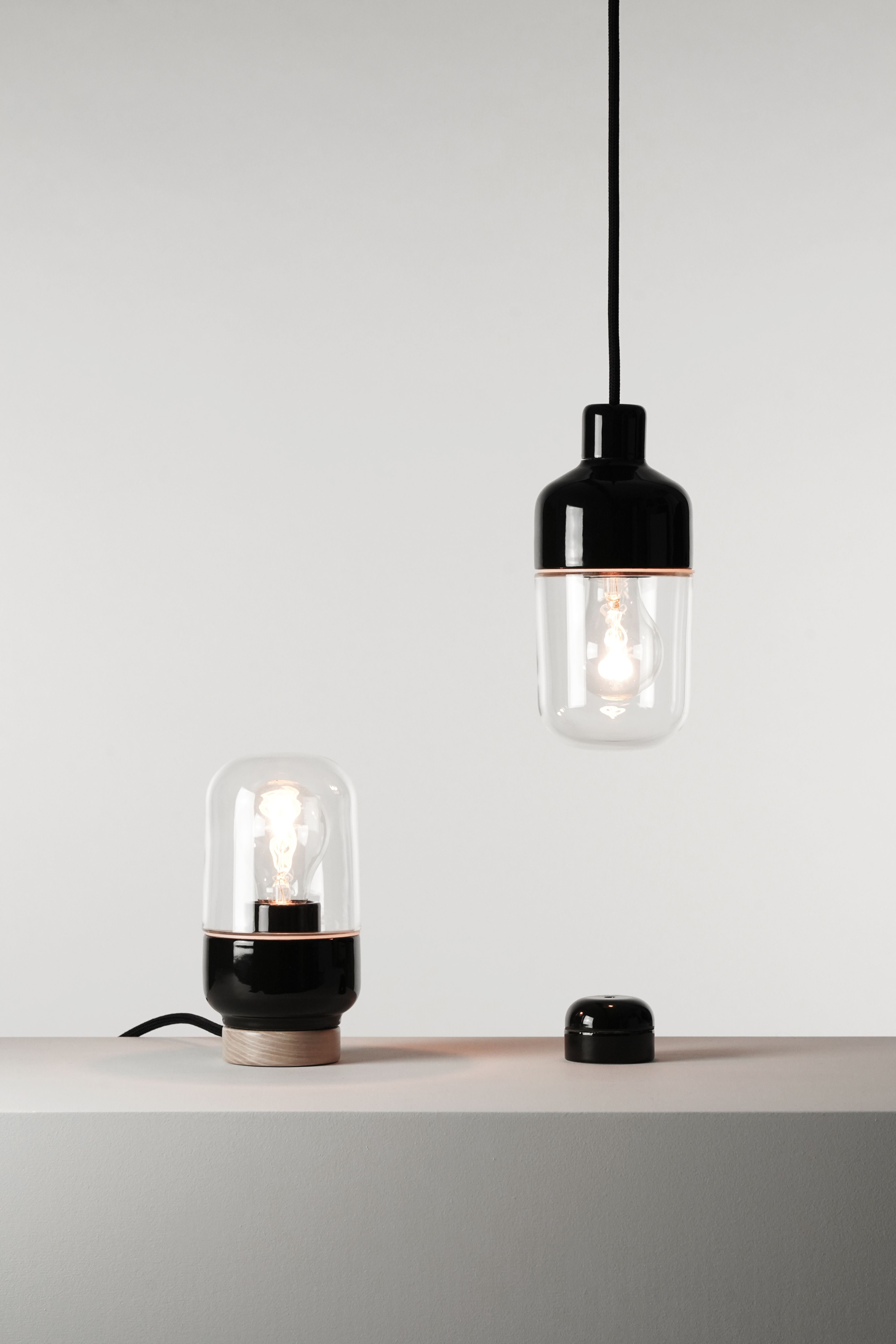 Ohm Pendelleuchte Porzellan 100/215 schwarz Klarglas | Ifö Electric