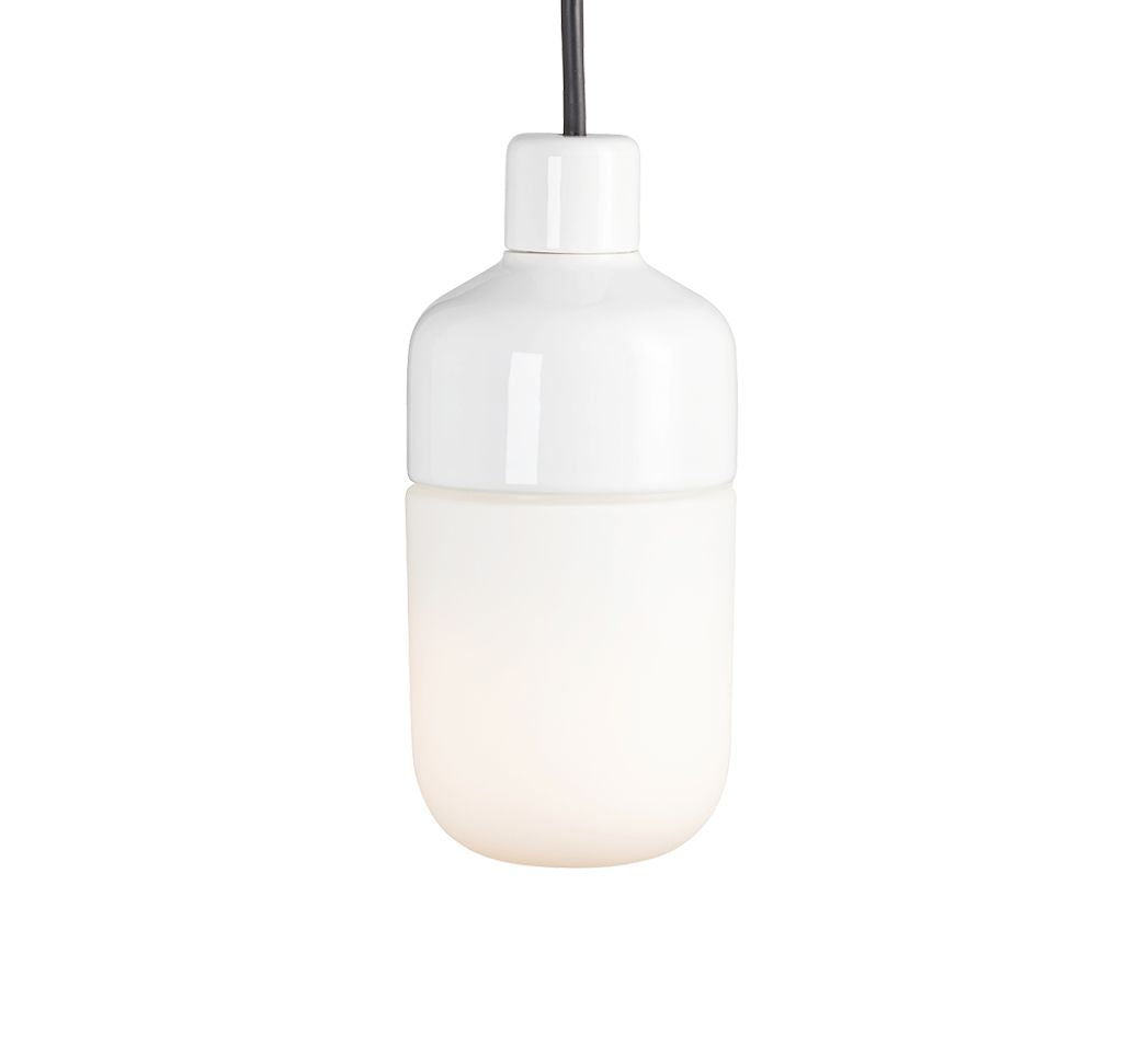 Ohm Pendelleuchte Porzellan 100/215 Outdoor weiss matt opal | Ifö Electric