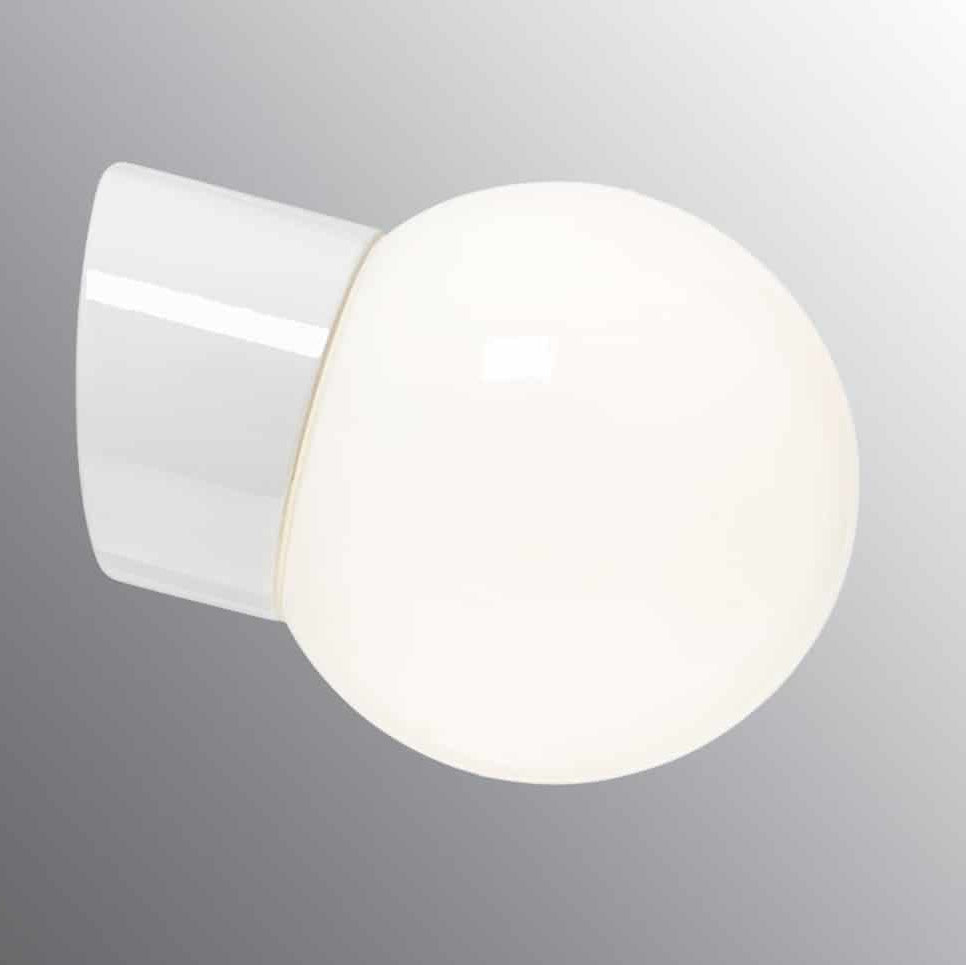 Classic Globe 150 LED 3000K IP54 abgewinkelt Led glänzendt opal | Ifö Electric