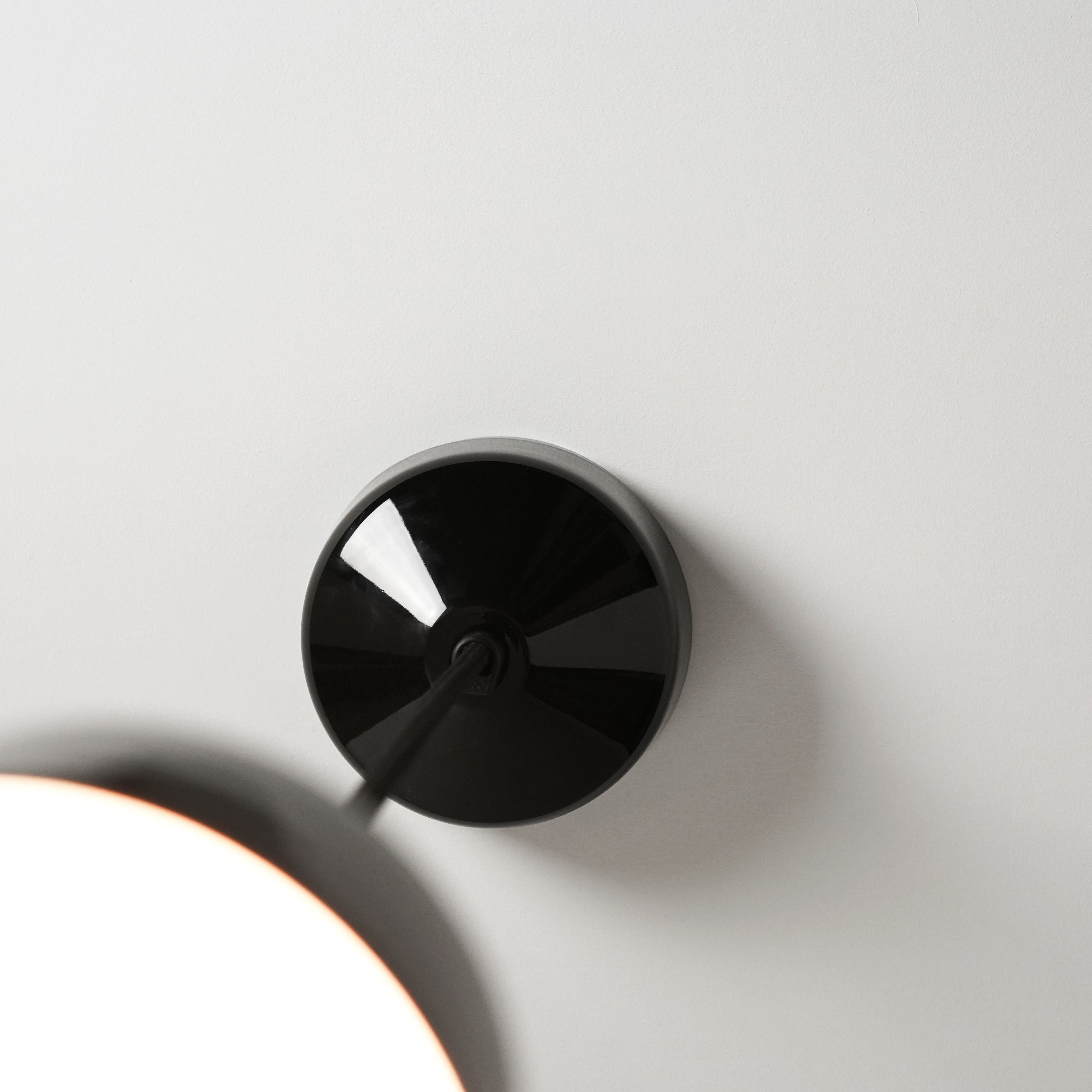 Ohm 100/155 Pendelleuchte schwarz matt opal | Ifö Electric