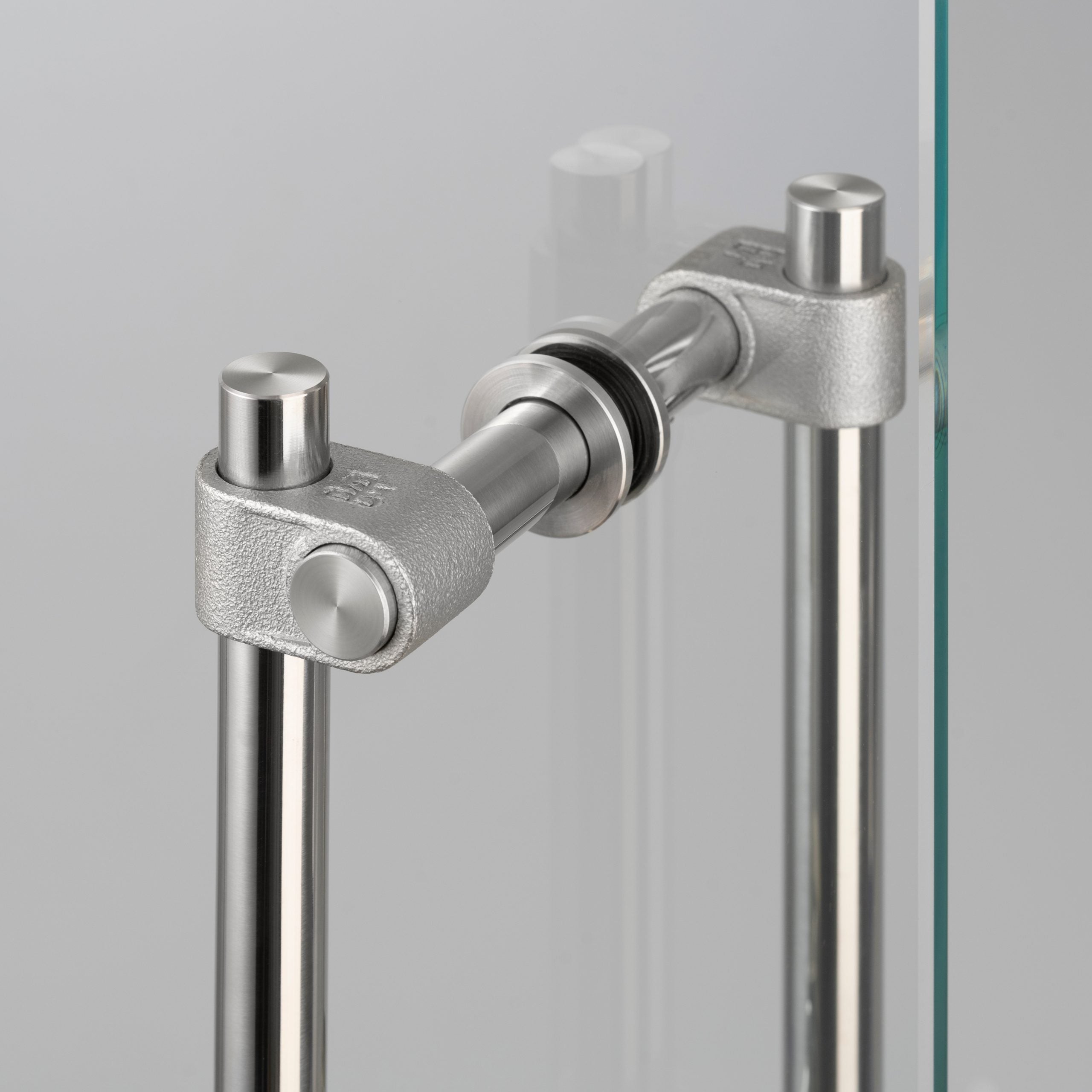 Detailfoto Doppelseitiger Türgriff Schrankgriff CAST Stahl