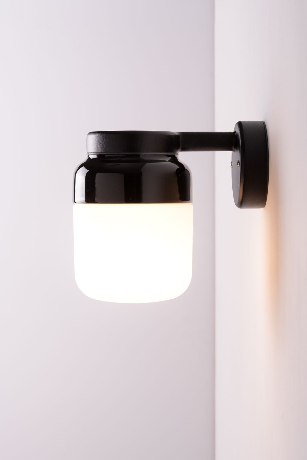 Ohm wall light 140/205 Ø123.5mm IP44 | Ifö Electric 