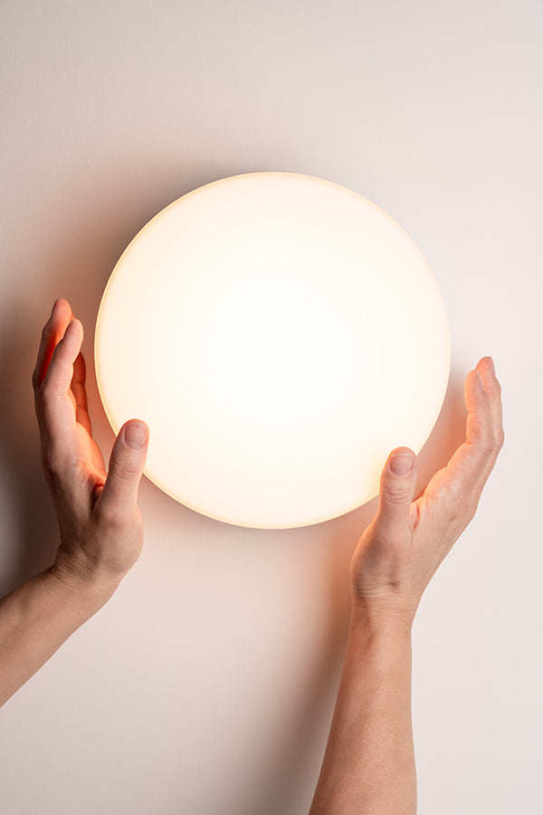 Opus 220/100 Led Porzellan Wand-/Deckenleuchte 3000K matt opal Ø 184mm IP44 | Ifö Electric