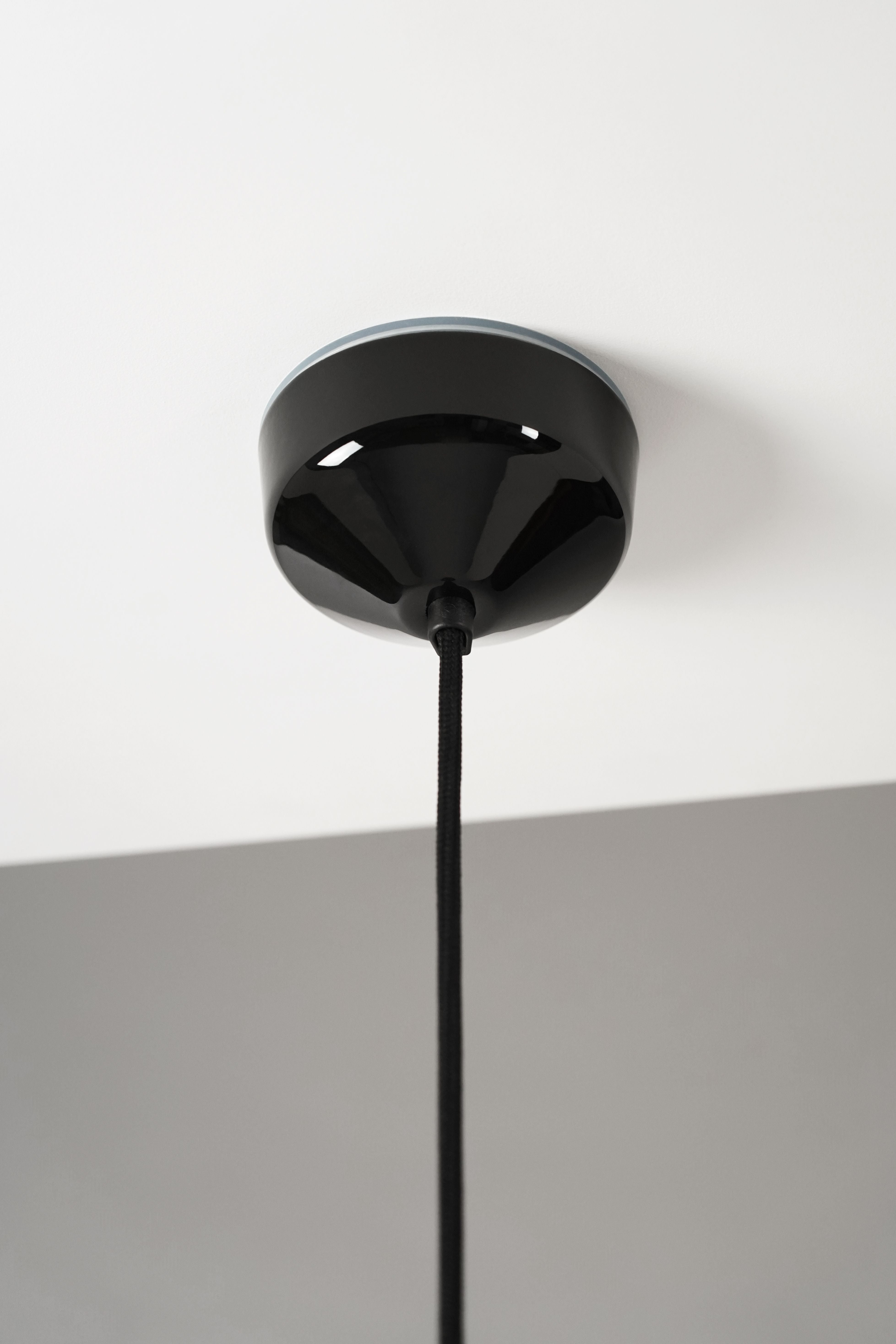 Ohm Pendelleuchte Porzellan 100/215 schwarz Klarglas | Ifö Electric