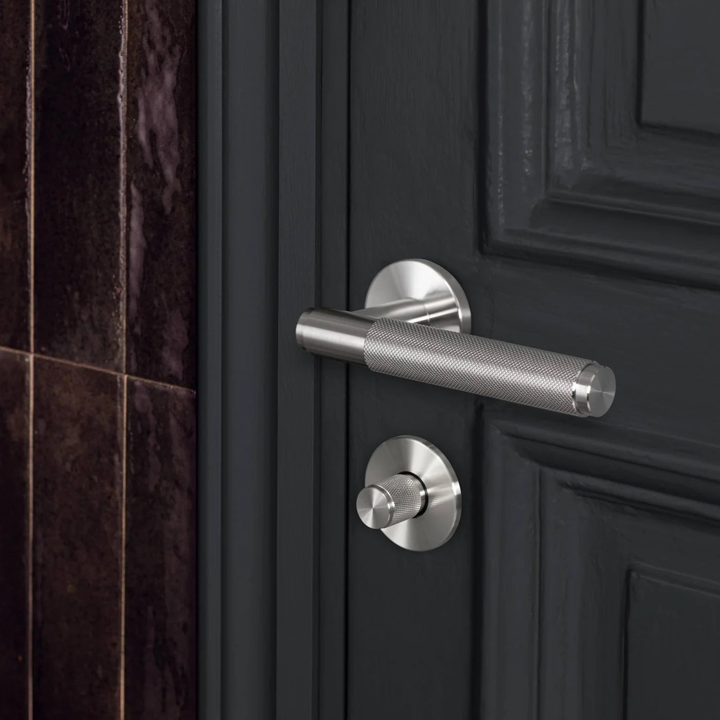 Door latch/door handle «Cross»