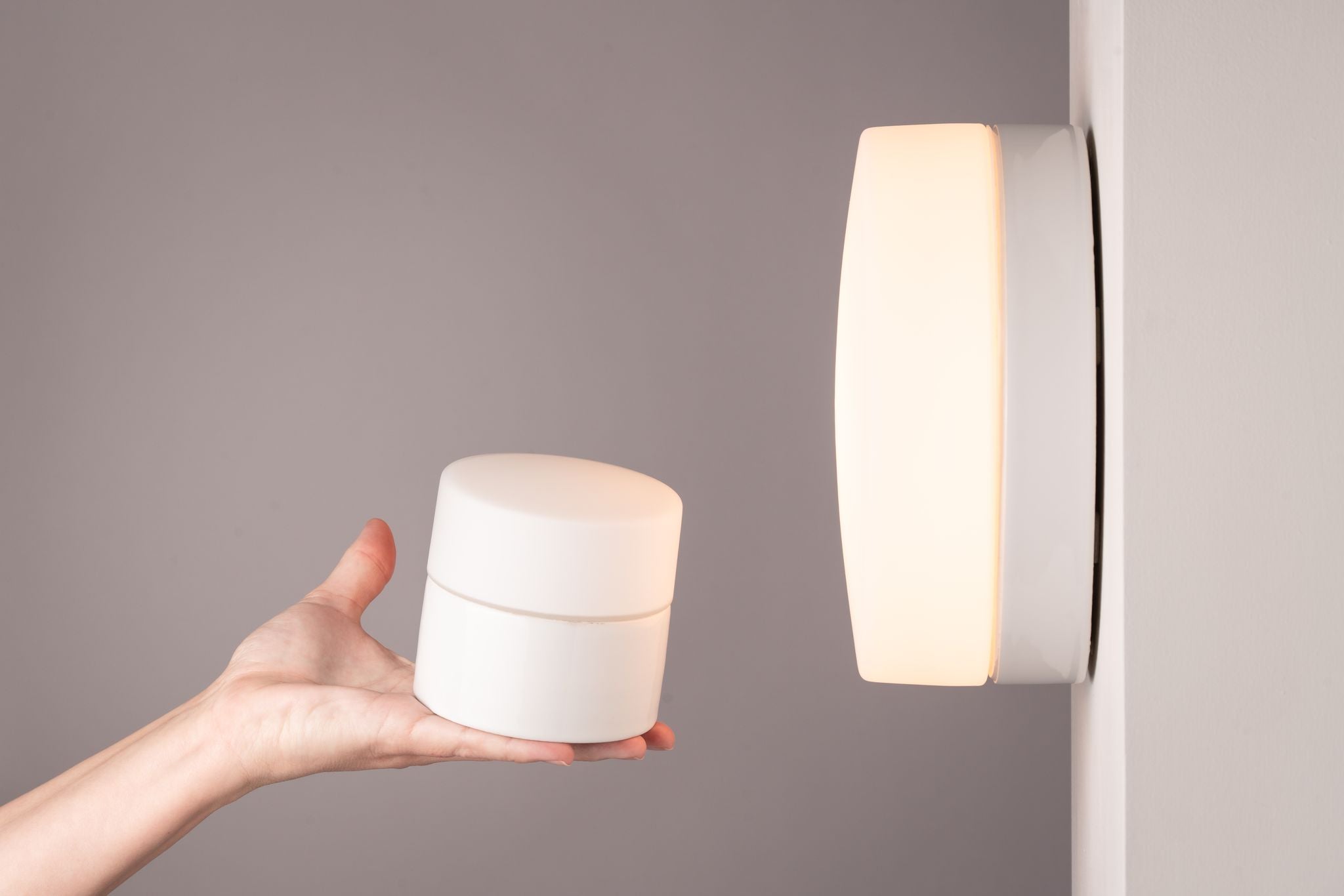 Opus 220/100 Led DALI Porzellan Wand-/Deckenleuchte 3000K matt opal Ø 184mm IP44 | Ifö Electric