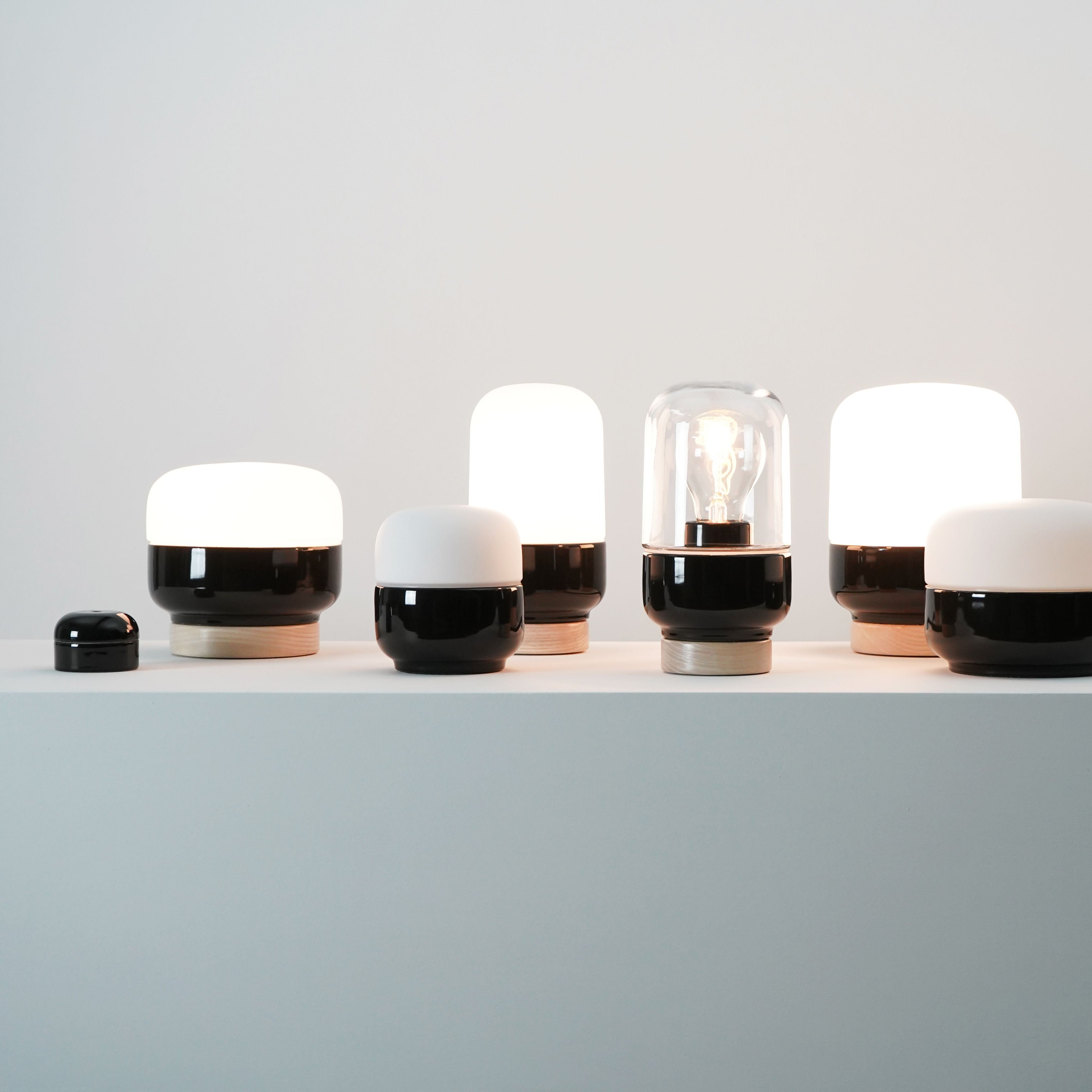 Tischleuchte Porzellan Ohm Table 140/135 schwarz matt opal | Ifö Electric
