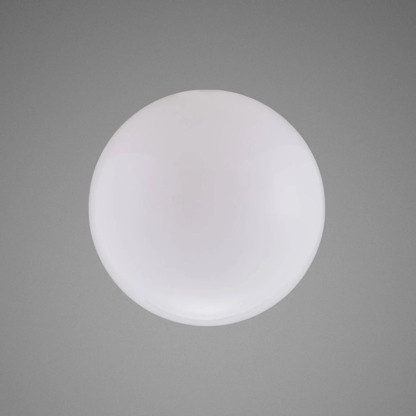 Buster + Punch Forked Globe Large, mundgeblasene Opalglas-Kugel
